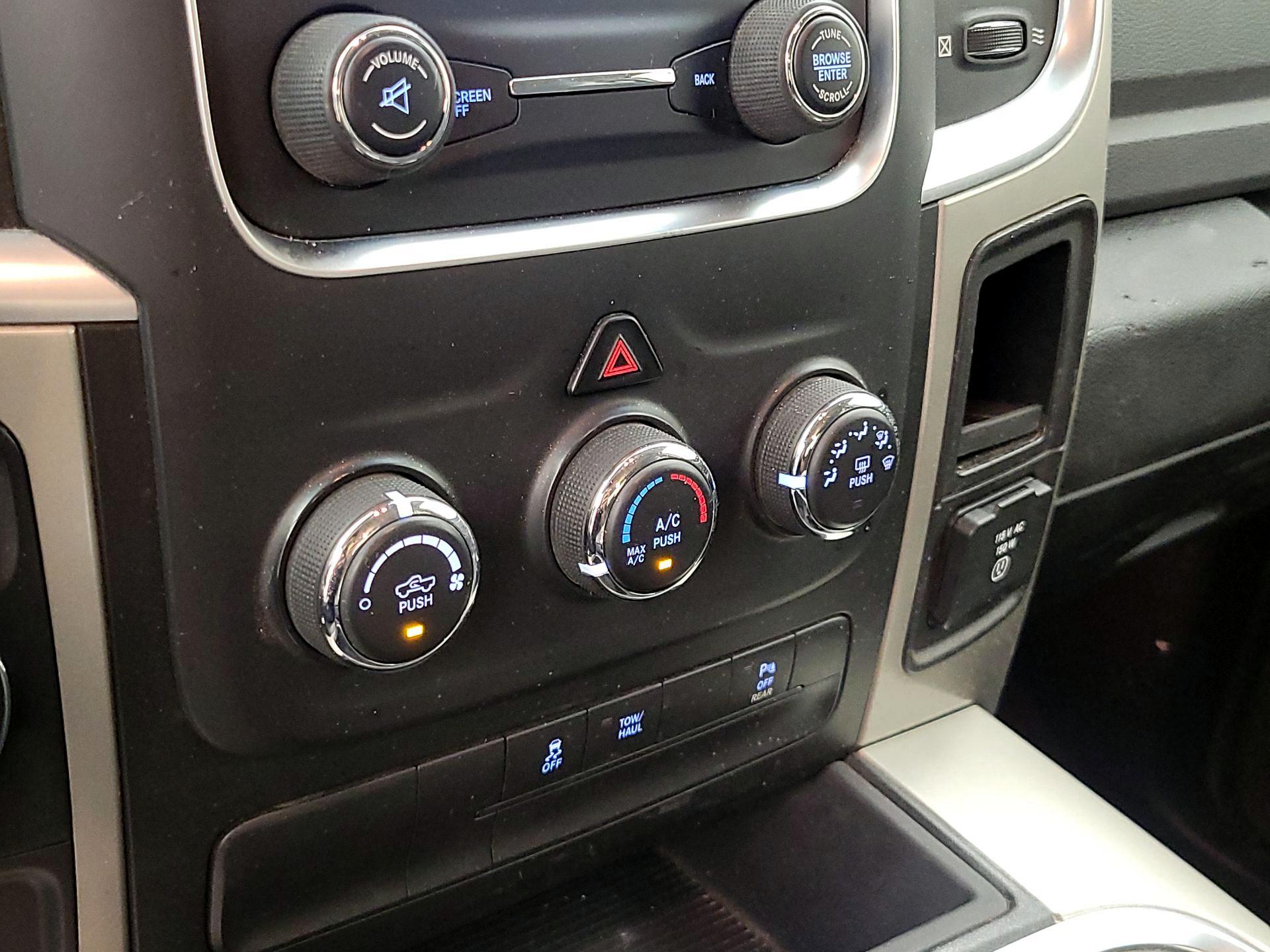 Thumbnail: 2020 RAM 1500 Classic - 16
