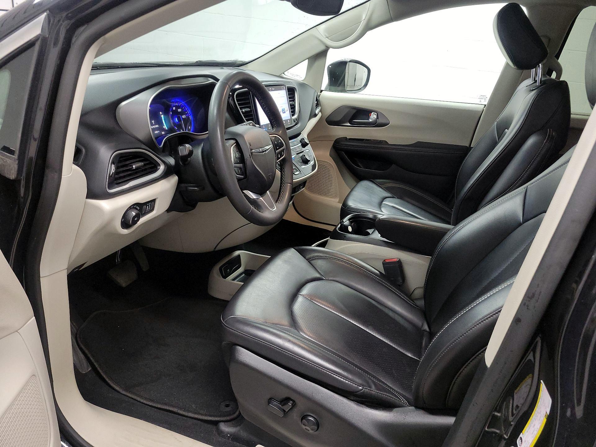 Thumbnail: 2023 Chrysler Pacifica - 11