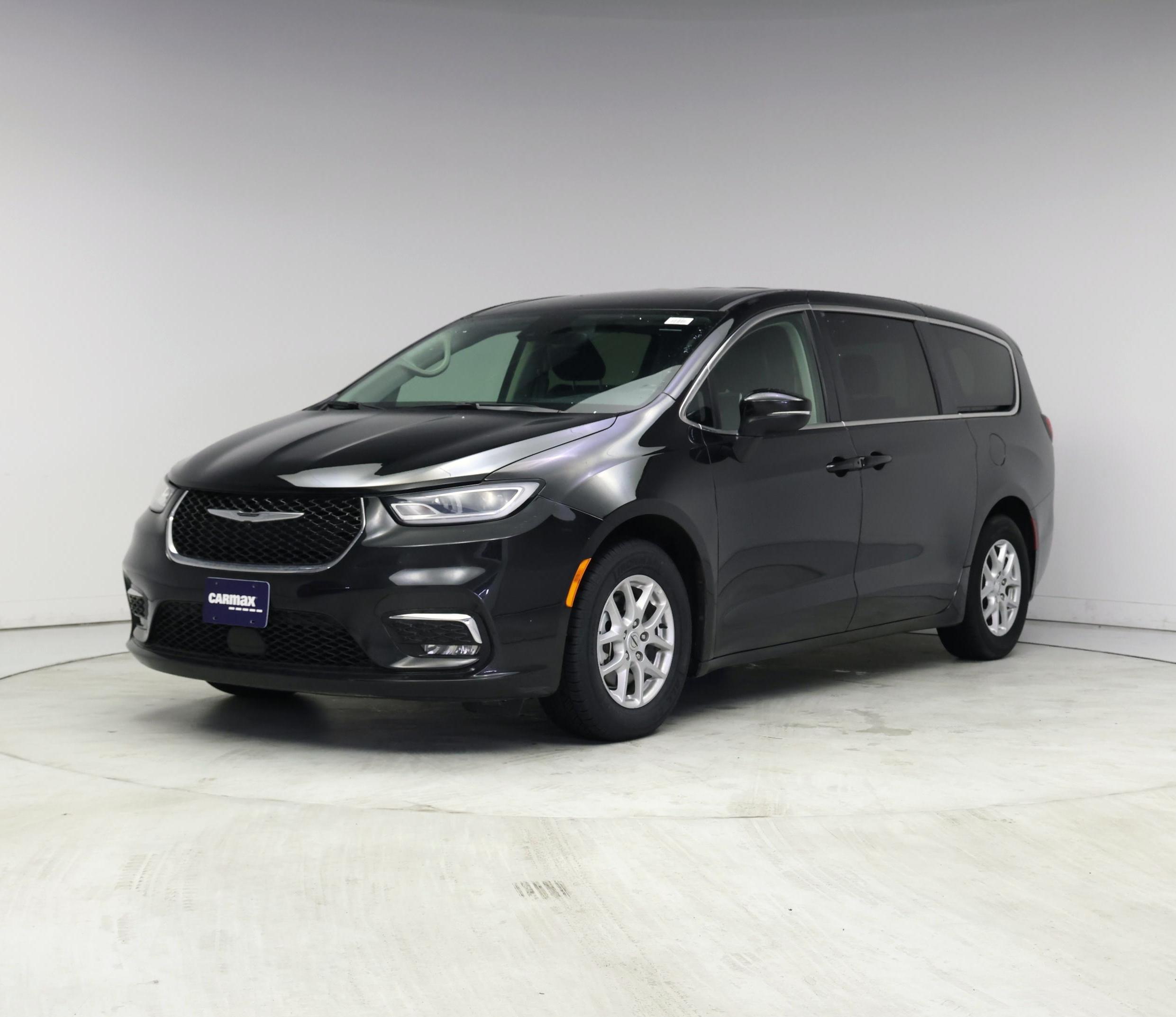 Thumbnail: 2023 Chrysler Pacifica - 4