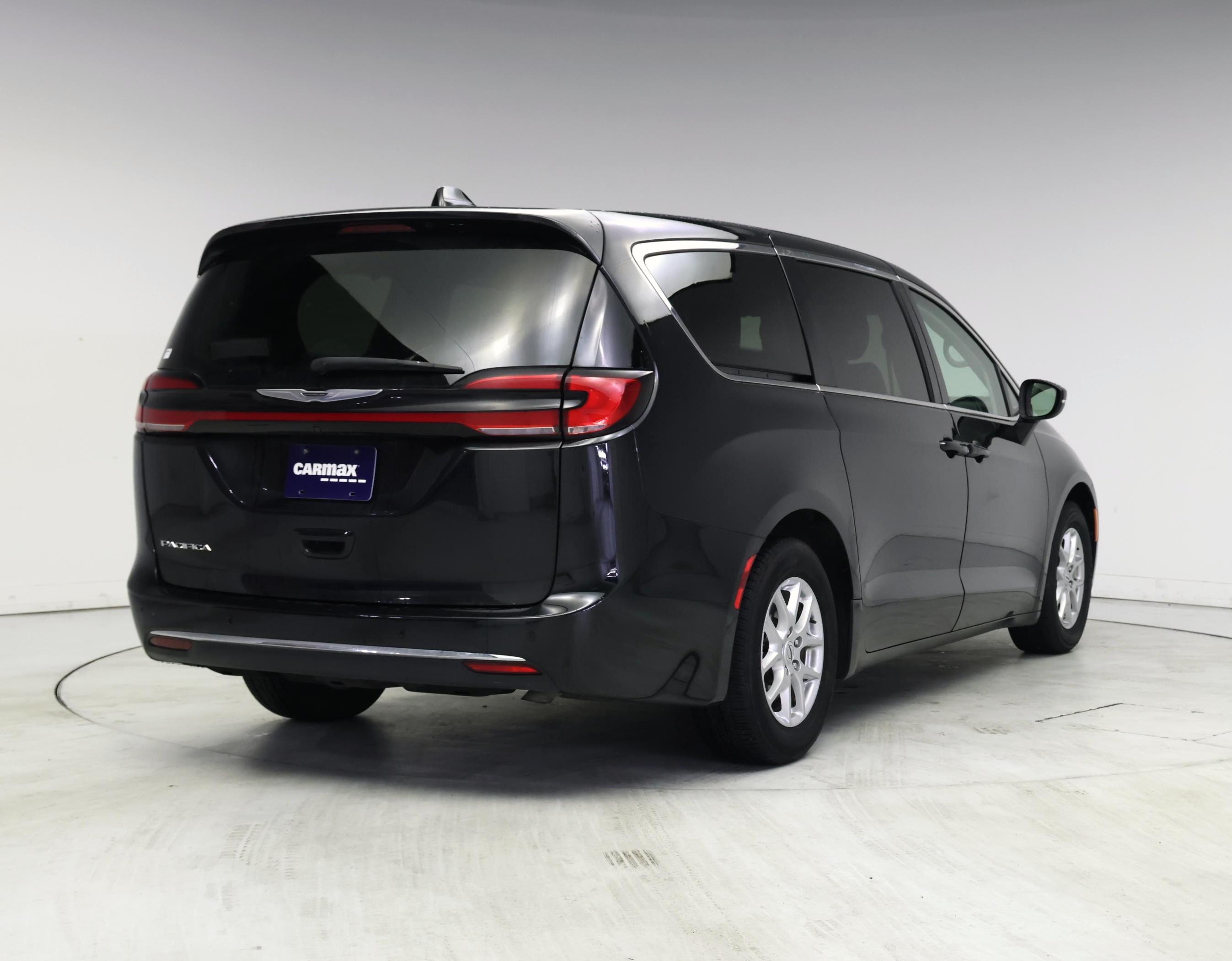 Thumbnail: 2023 Chrysler Pacifica - 8