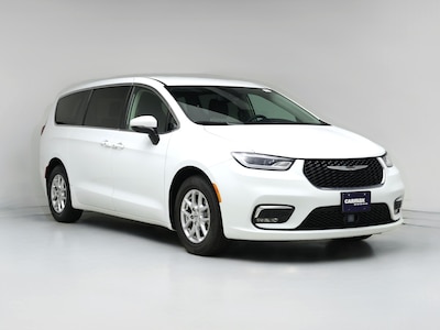 White 2023 Chrysler Pacifica Touring L