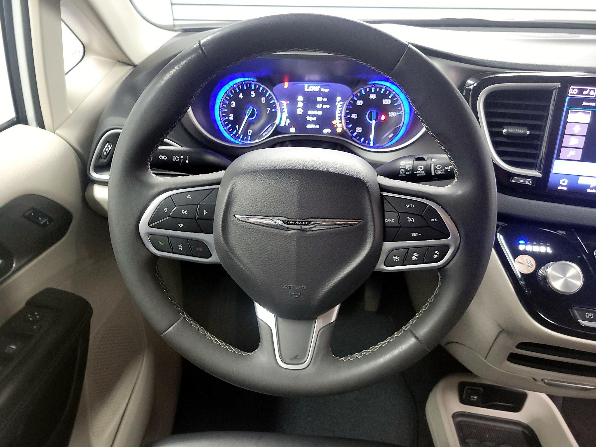 Thumbnail: 2023 Chrysler Pacifica - 10
