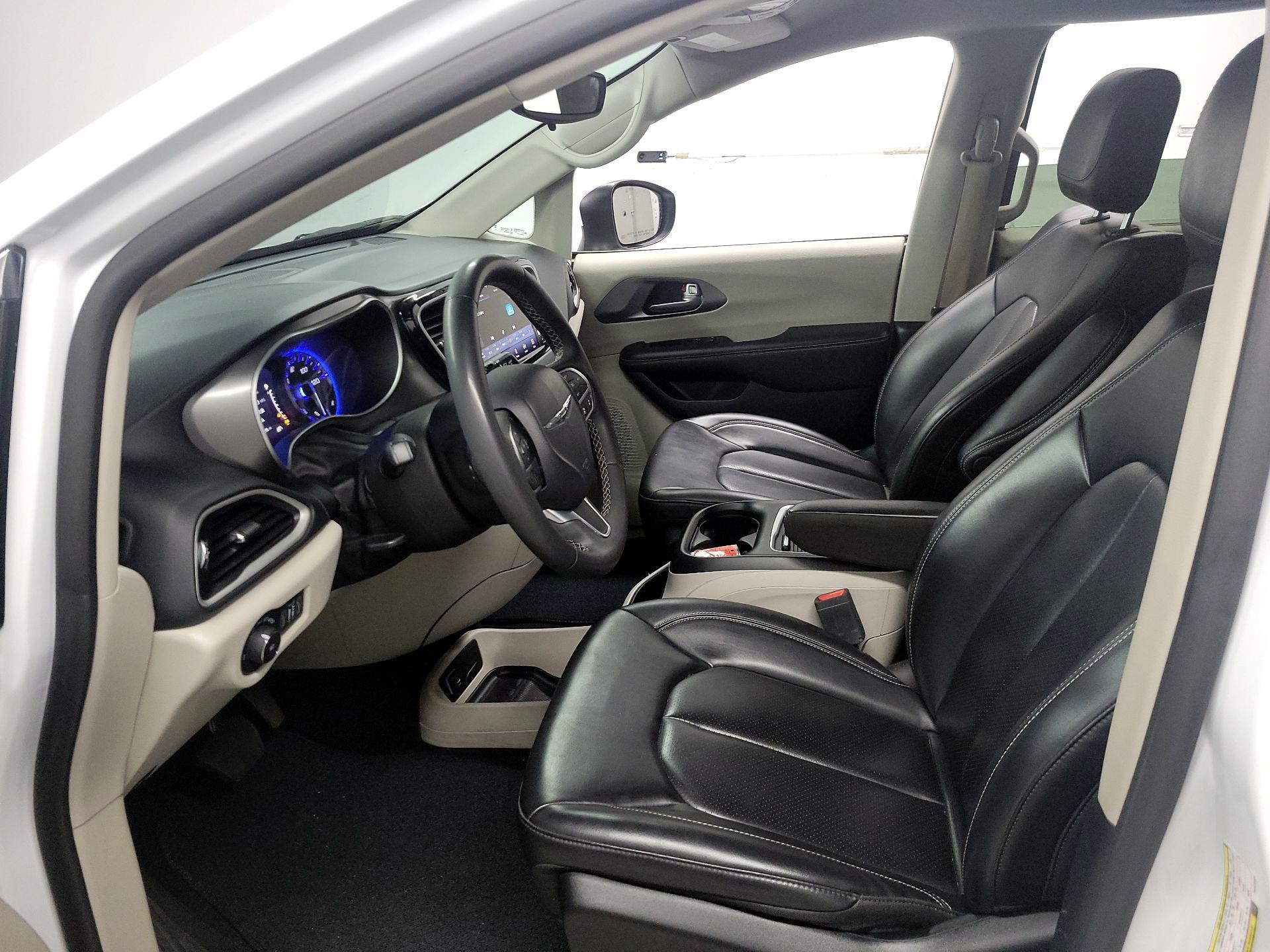 Thumbnail: 2023 Chrysler Pacifica - 11