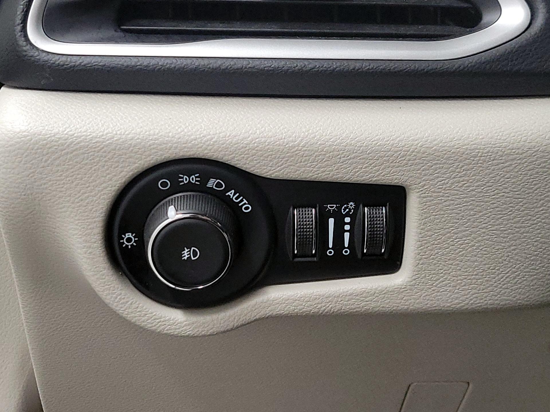 Thumbnail: 2023 Chrysler Pacifica - 13