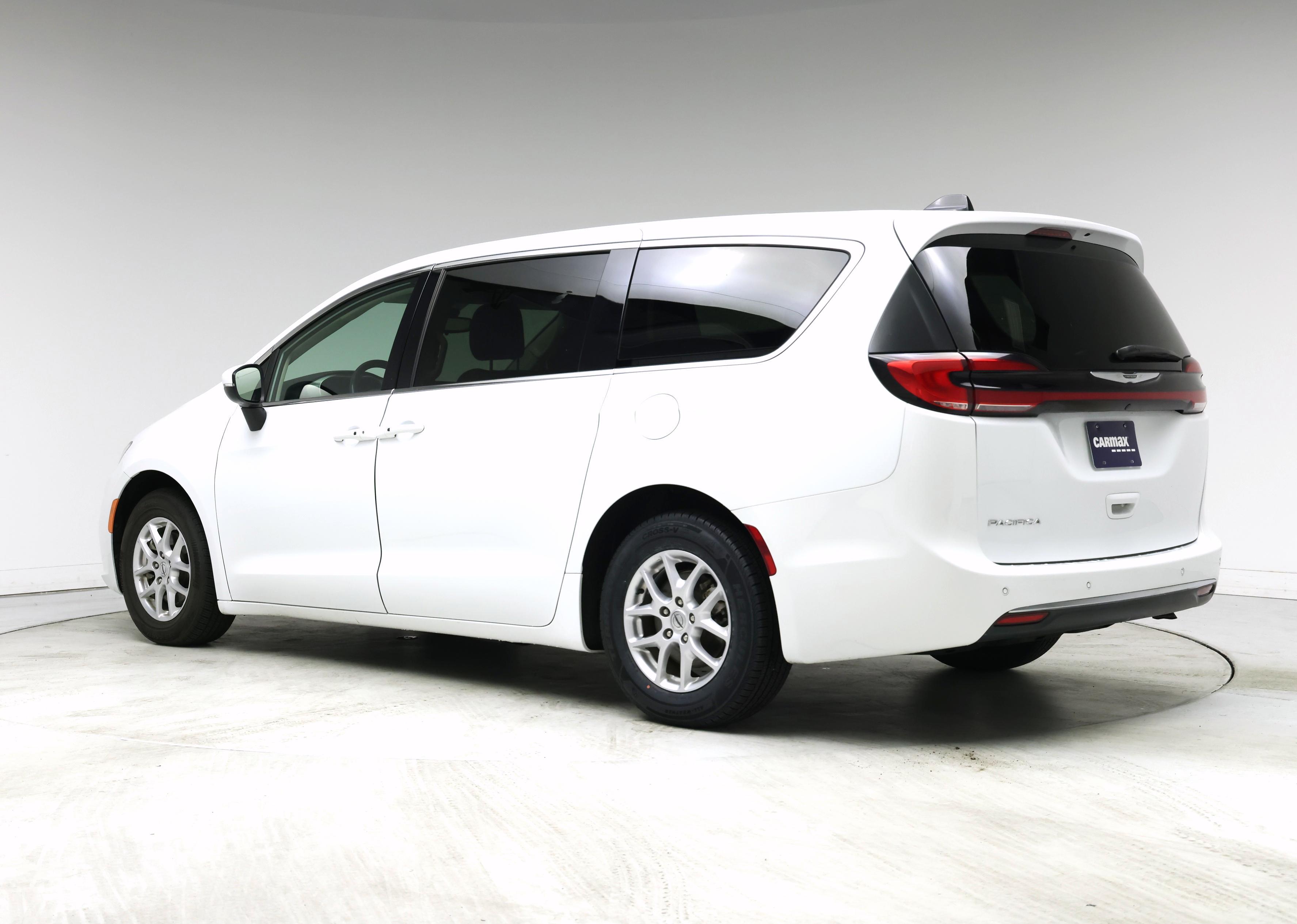 Thumbnail: 2023 Chrysler Pacifica - 2