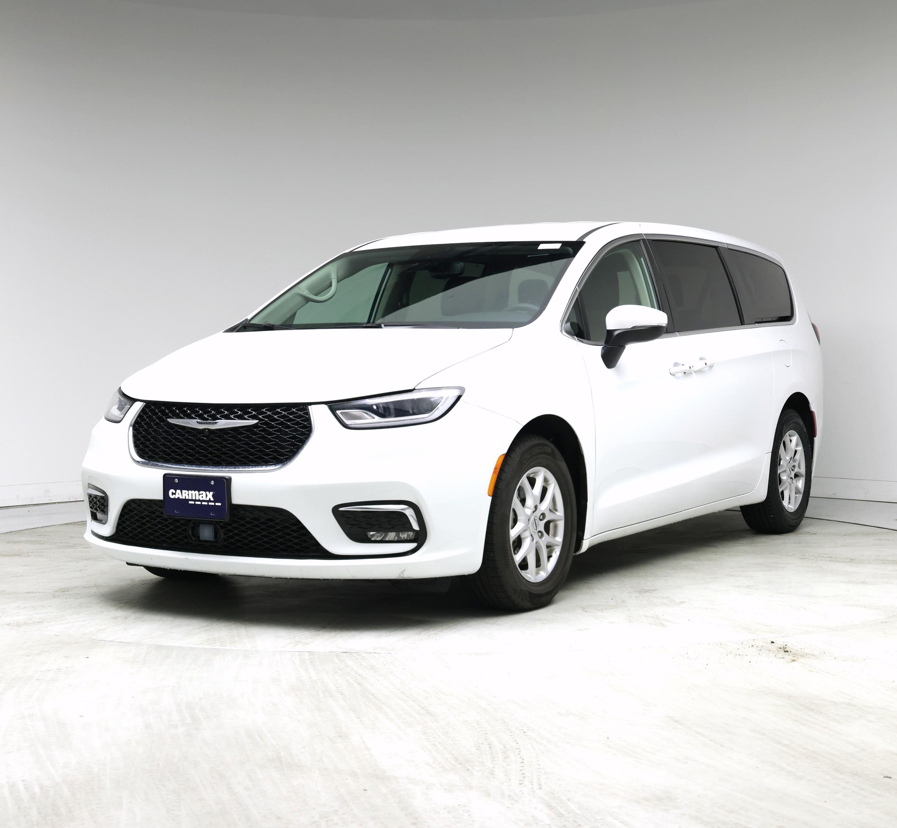 Thumbnail: 2023 Chrysler Pacifica - 4