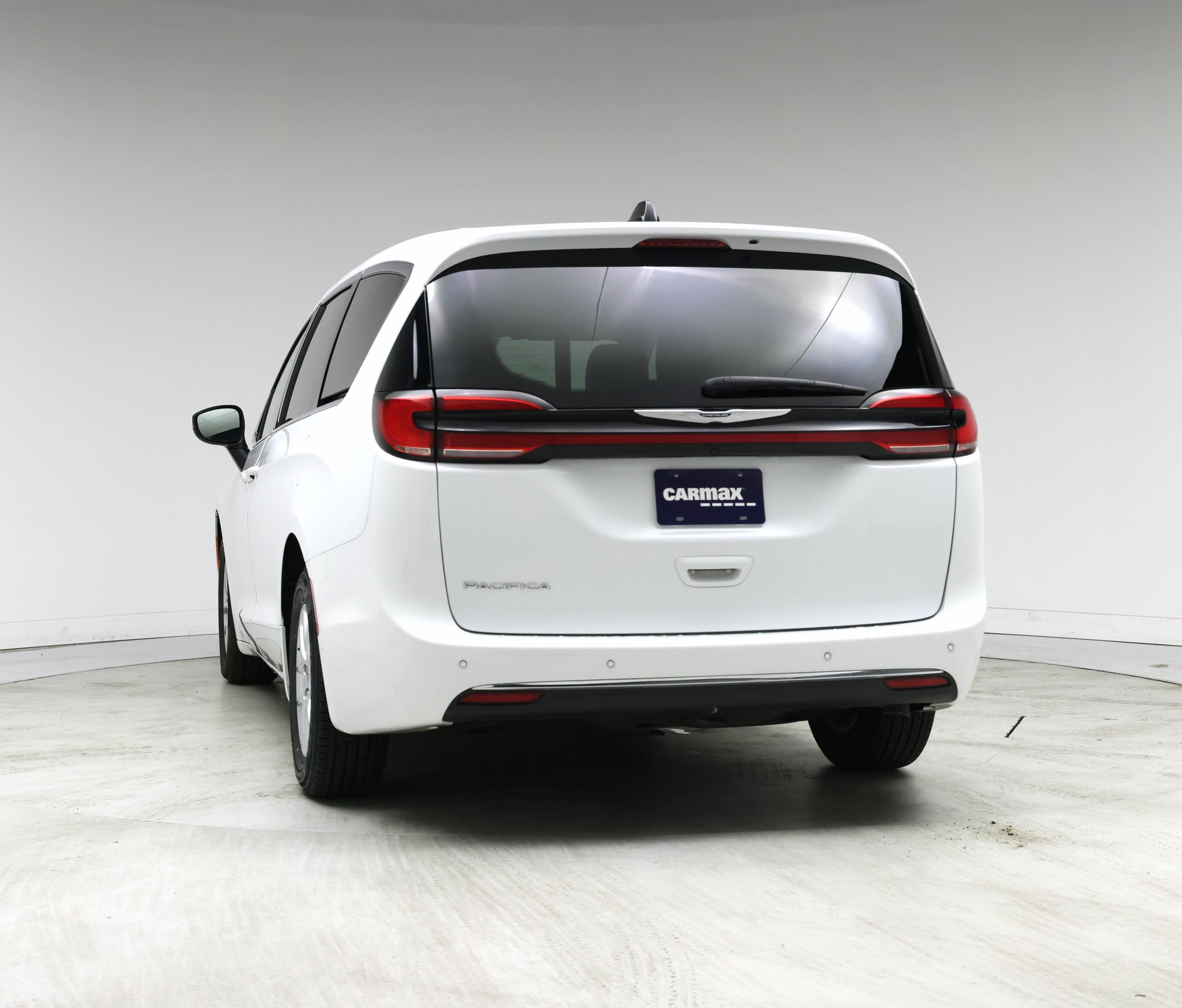 Thumbnail: 2023 Chrysler Pacifica - 6