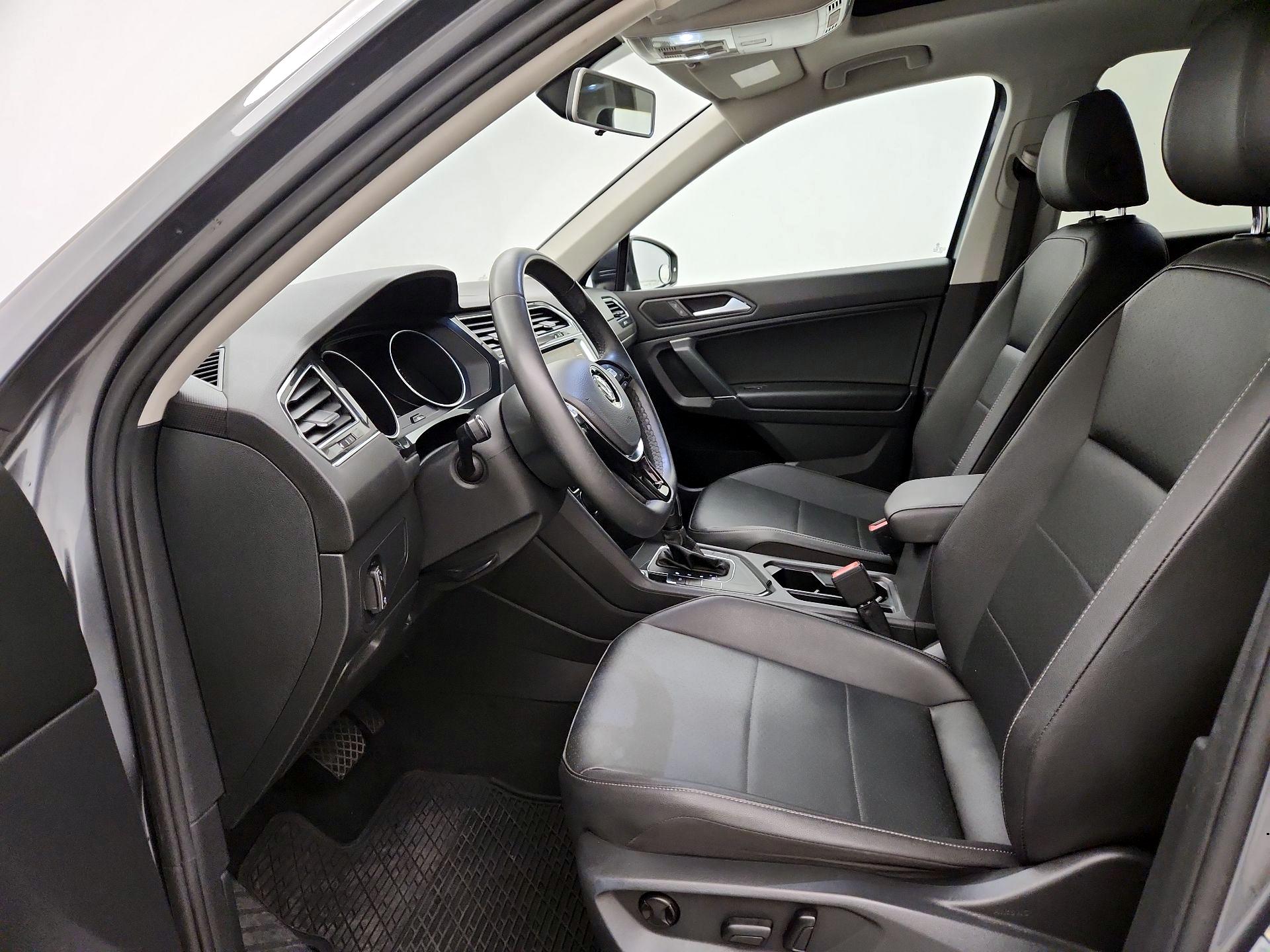 Thumbnail: 2020 Volkswagen Tiguan - 11