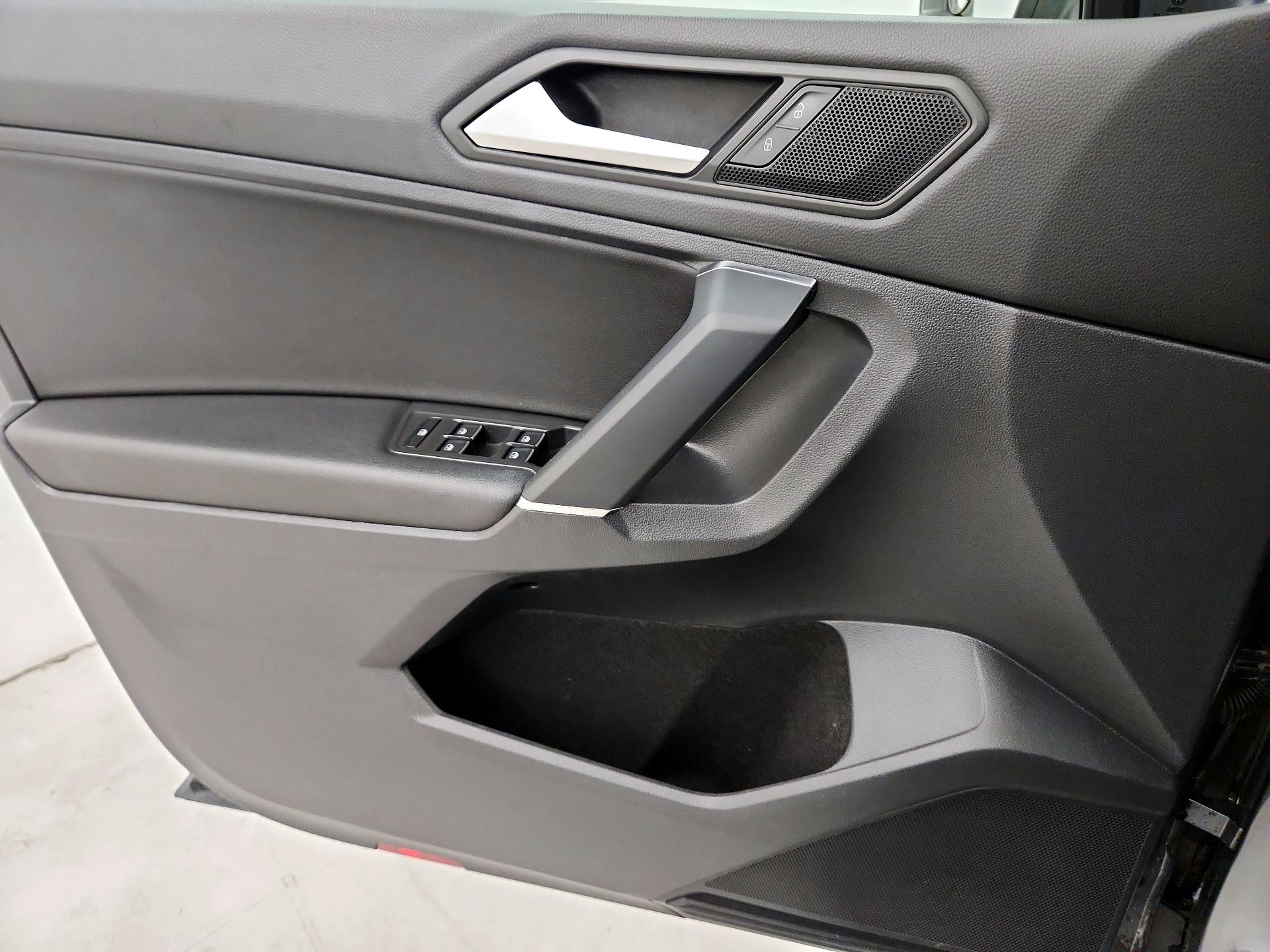 Thumbnail: 2020 Volkswagen Tiguan - 12
