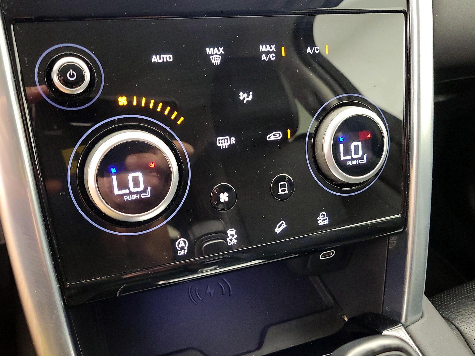 Thumbnail: 2022 Land Rover Discovery Sport - 17