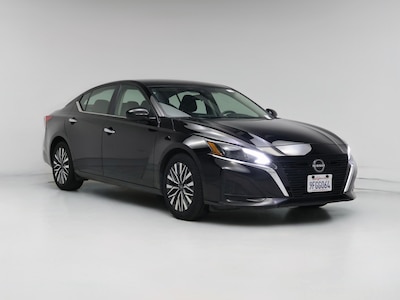 Black 2023 Nissan Altima SV