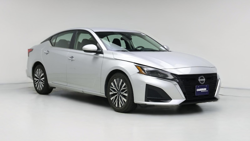 2023 Nissan Altima SV Hero Image