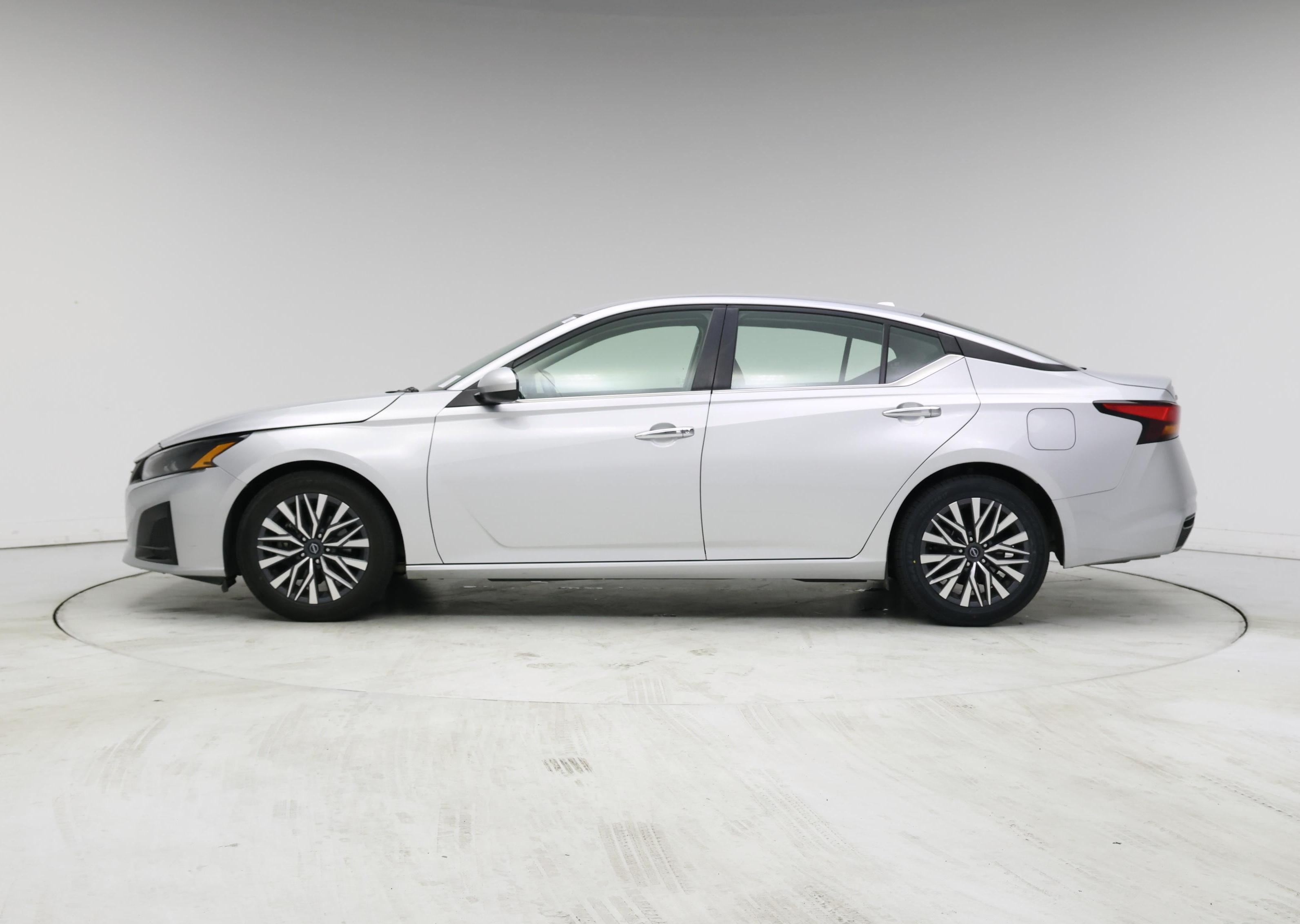 Thumbnail: 2023 Nissan Altima - 3