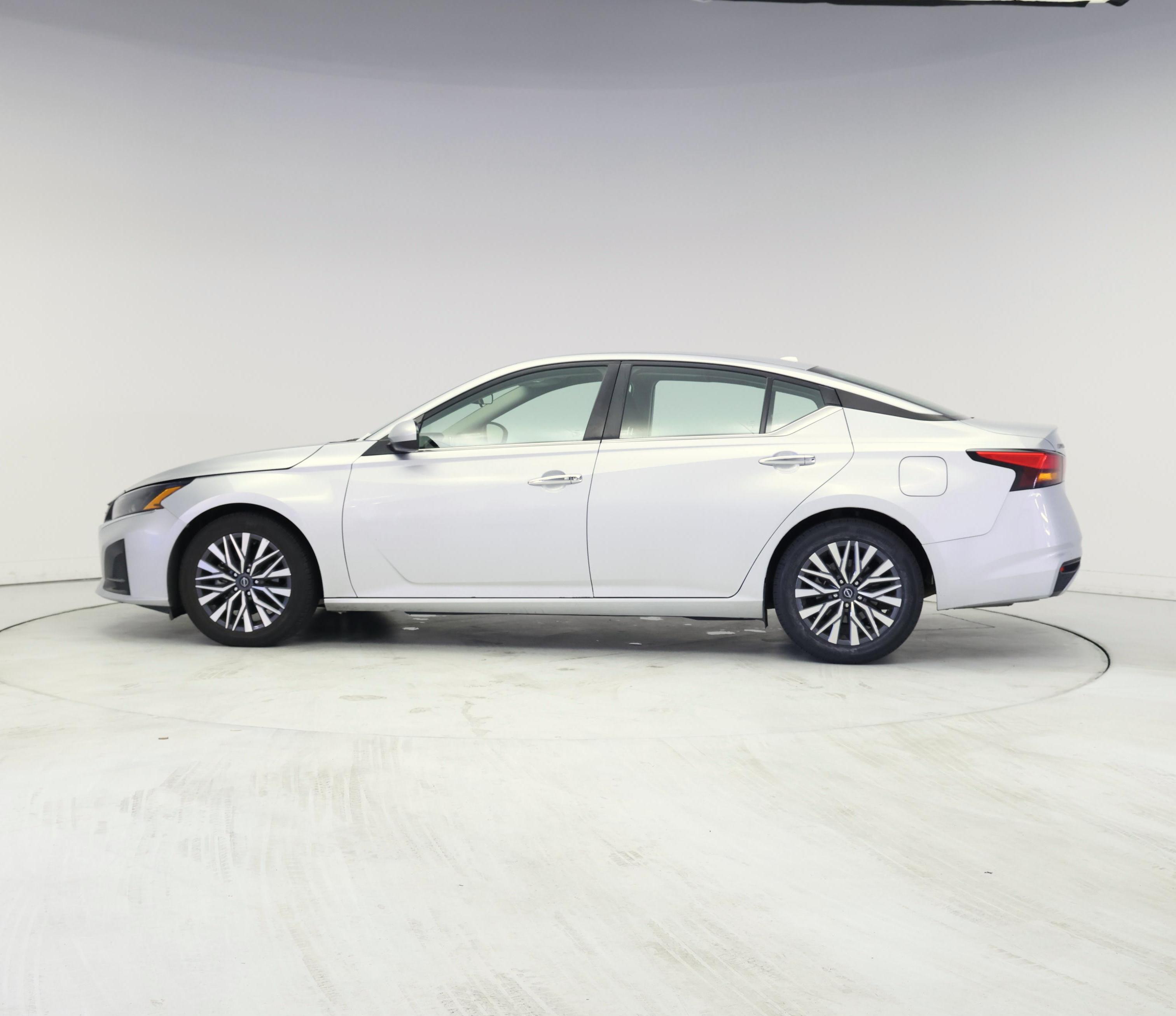 Thumbnail: 2023 Nissan Altima - 3