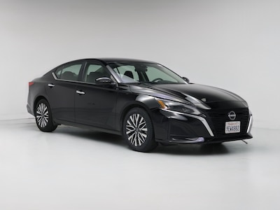 Black 2023 Nissan Altima SV