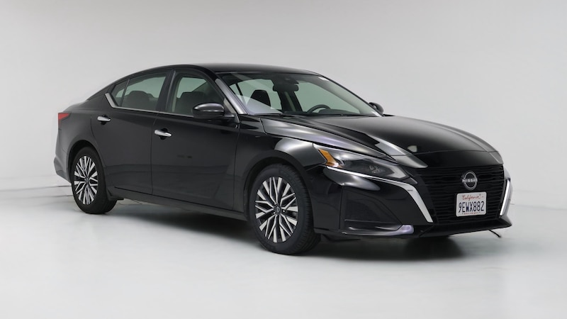 2023 Nissan Altima SV Hero Image