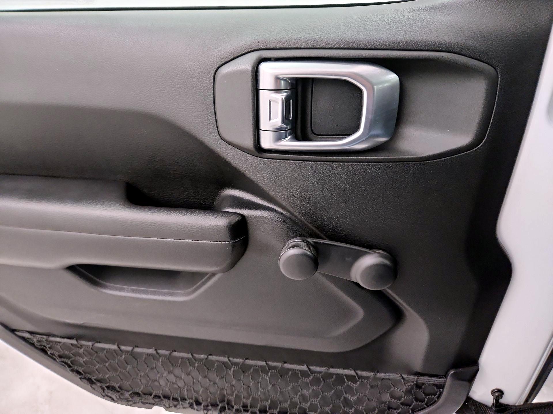 Thumbnail: 2019 Jeep Wrangler - 12
