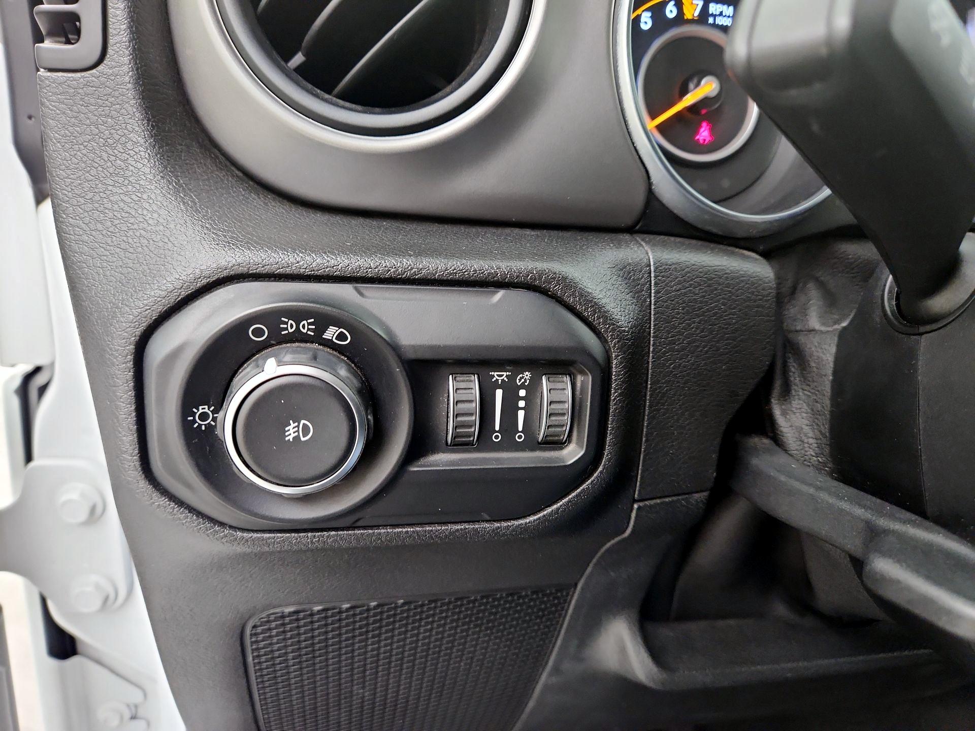 Thumbnail: 2019 Jeep Wrangler - 13