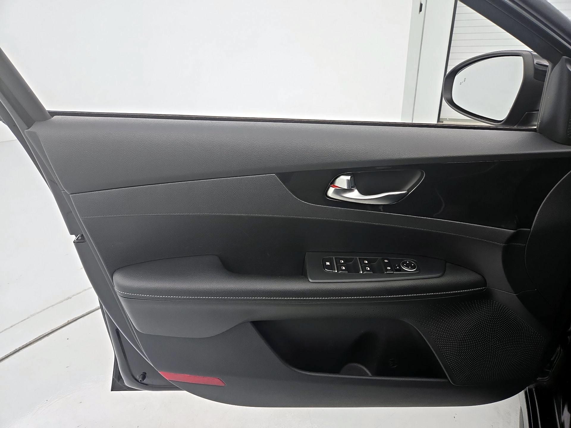 Thumbnail: 2021 Kia Forte - 12