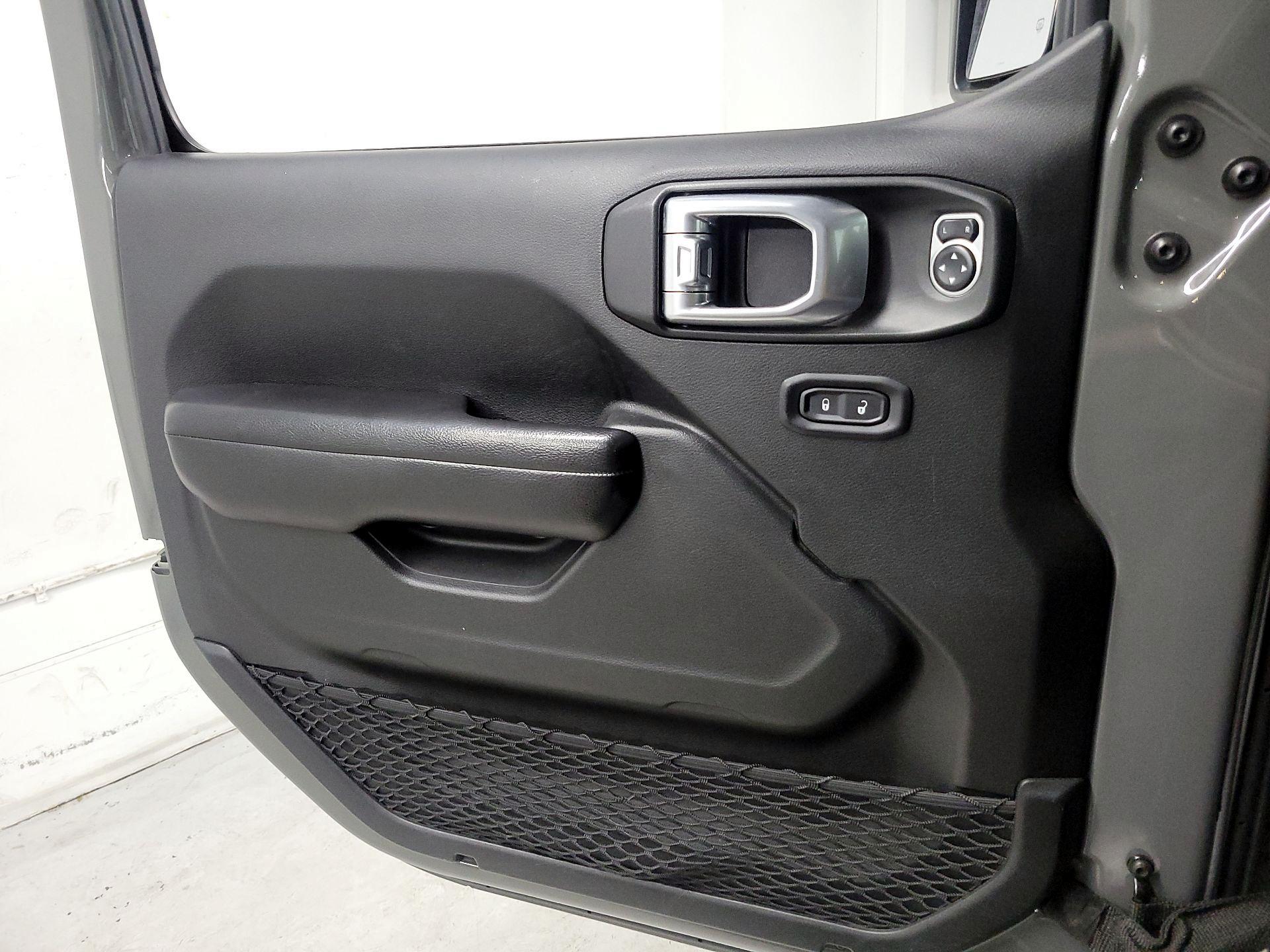 Thumbnail: 2019 Jeep Wrangler - 12
