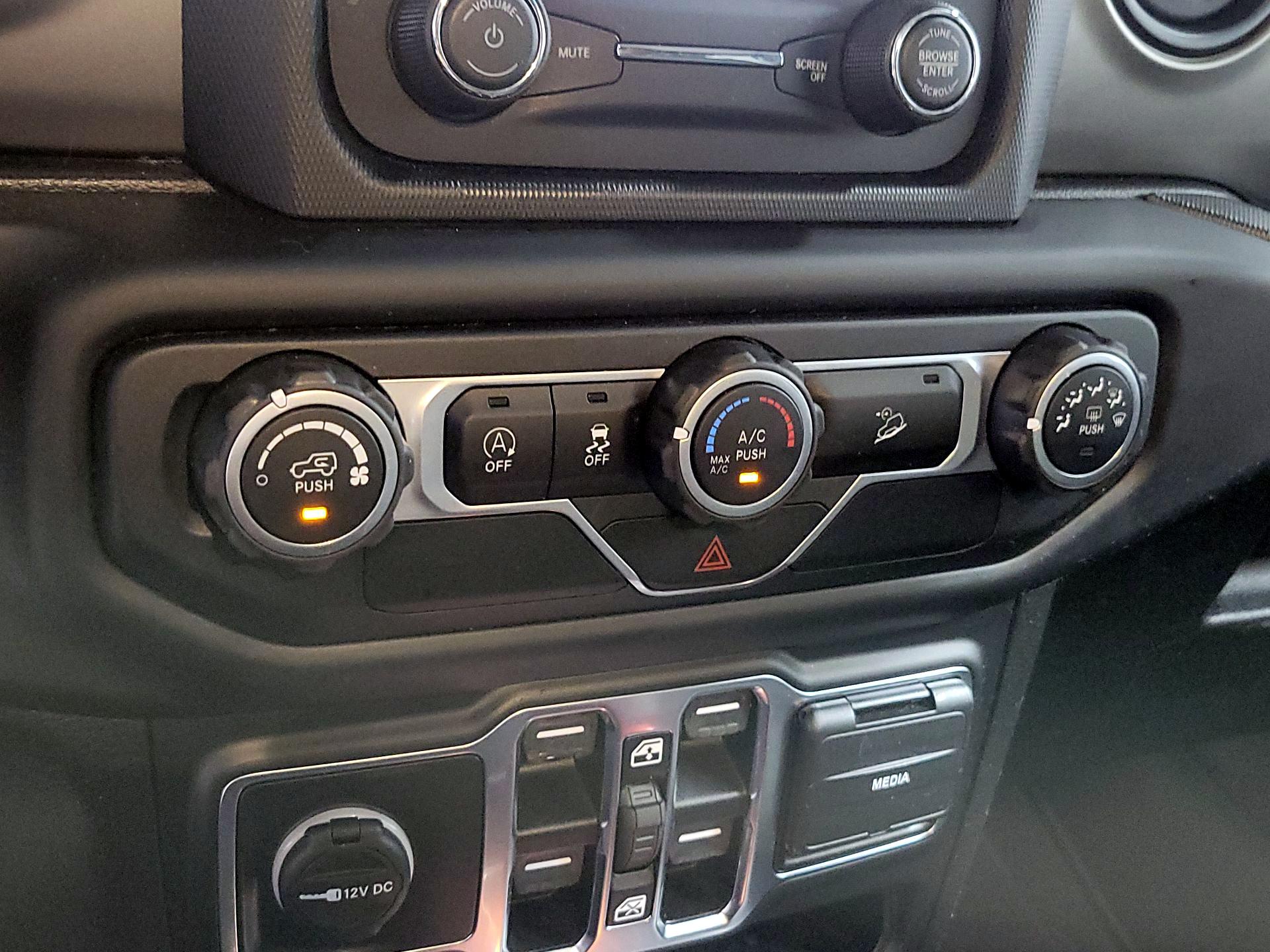 Thumbnail: 2019 Jeep Wrangler - 15