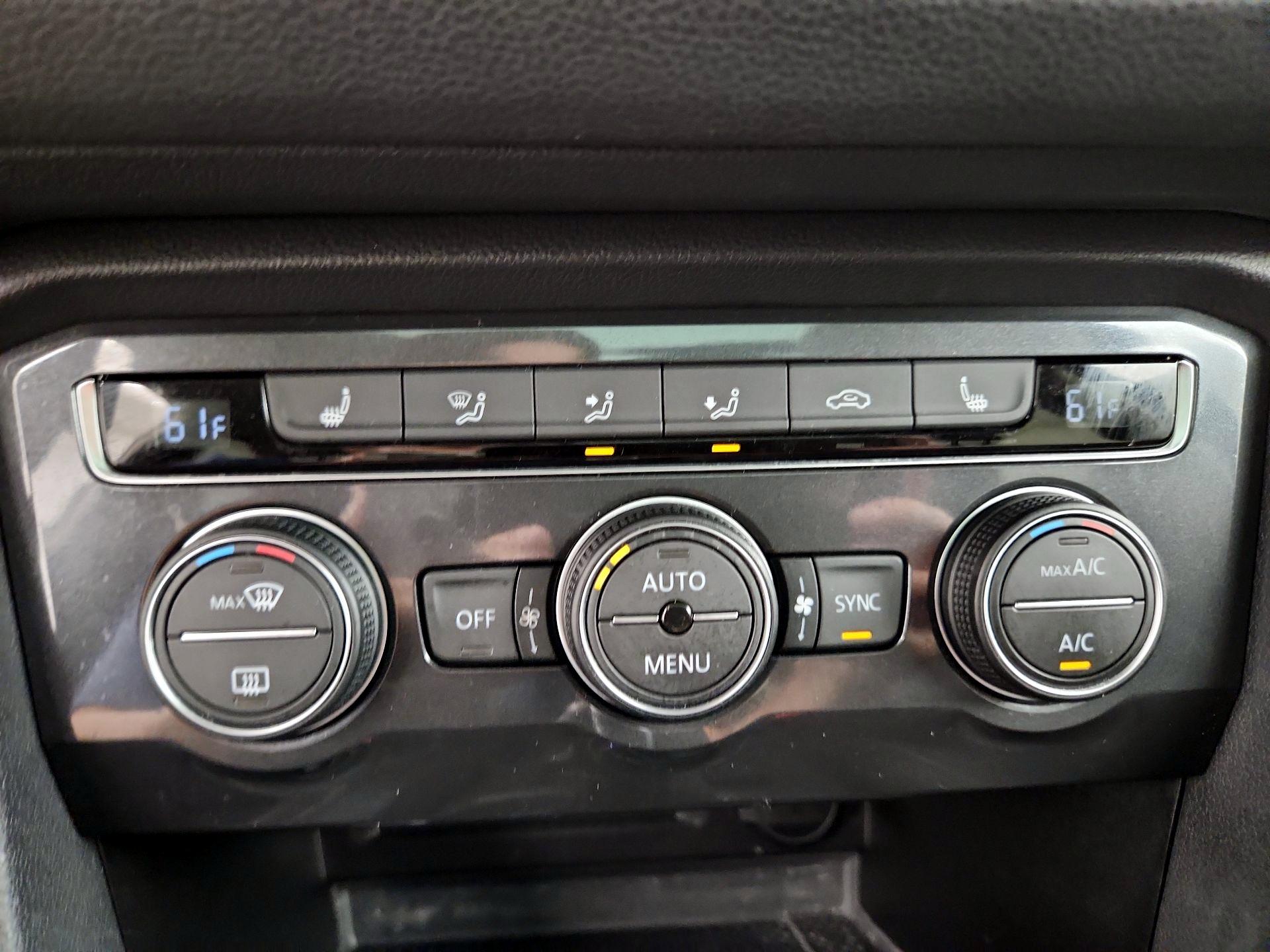 Thumbnail: 2021 Volkswagen Tiguan - 14