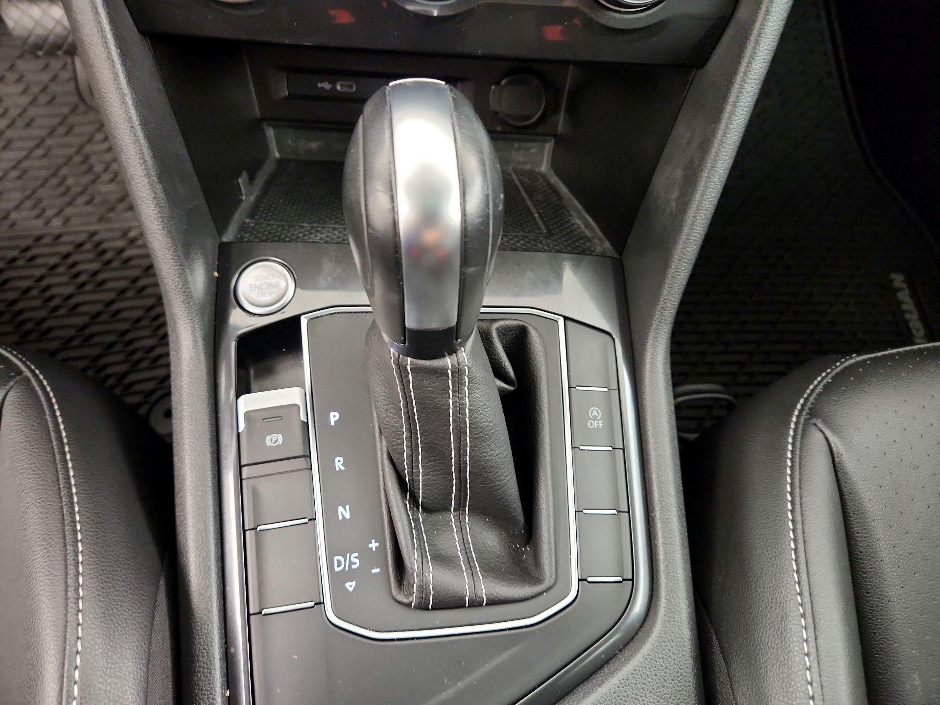 Thumbnail: 2021 Volkswagen Tiguan - 15