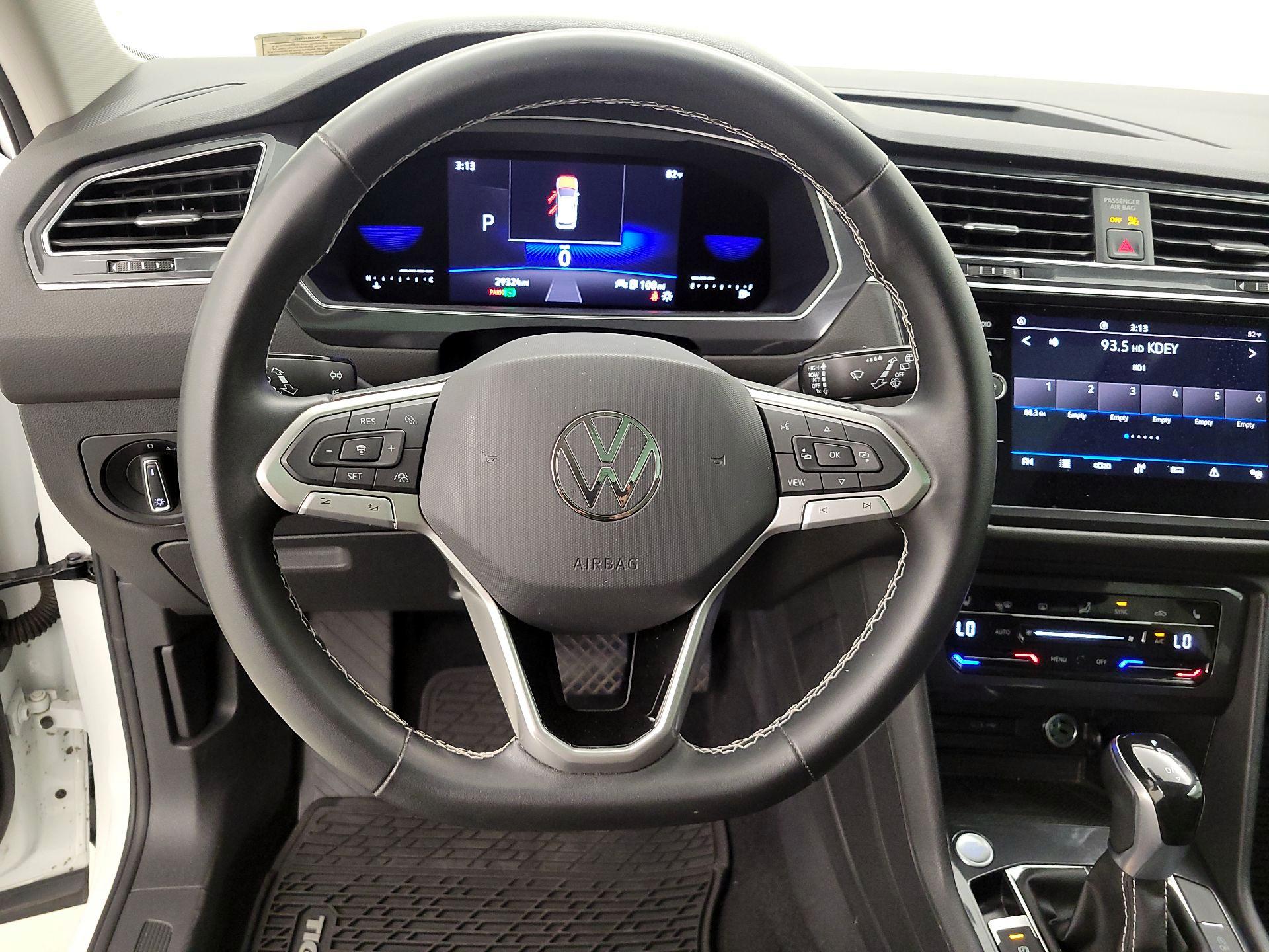 Thumbnail: 2022 Volkswagen Tiguan - 10