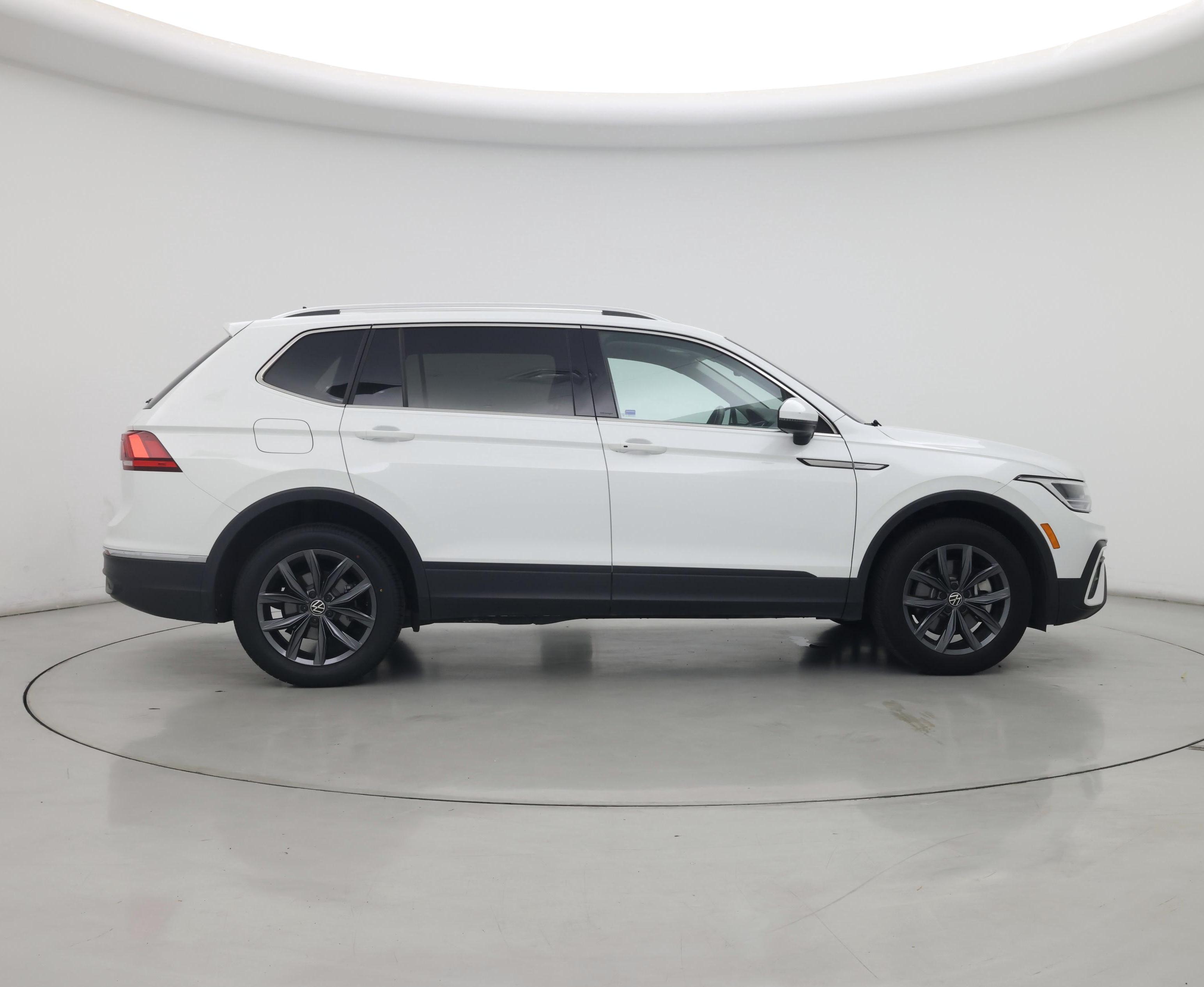 Thumbnail: 2022 Volkswagen Tiguan - 7