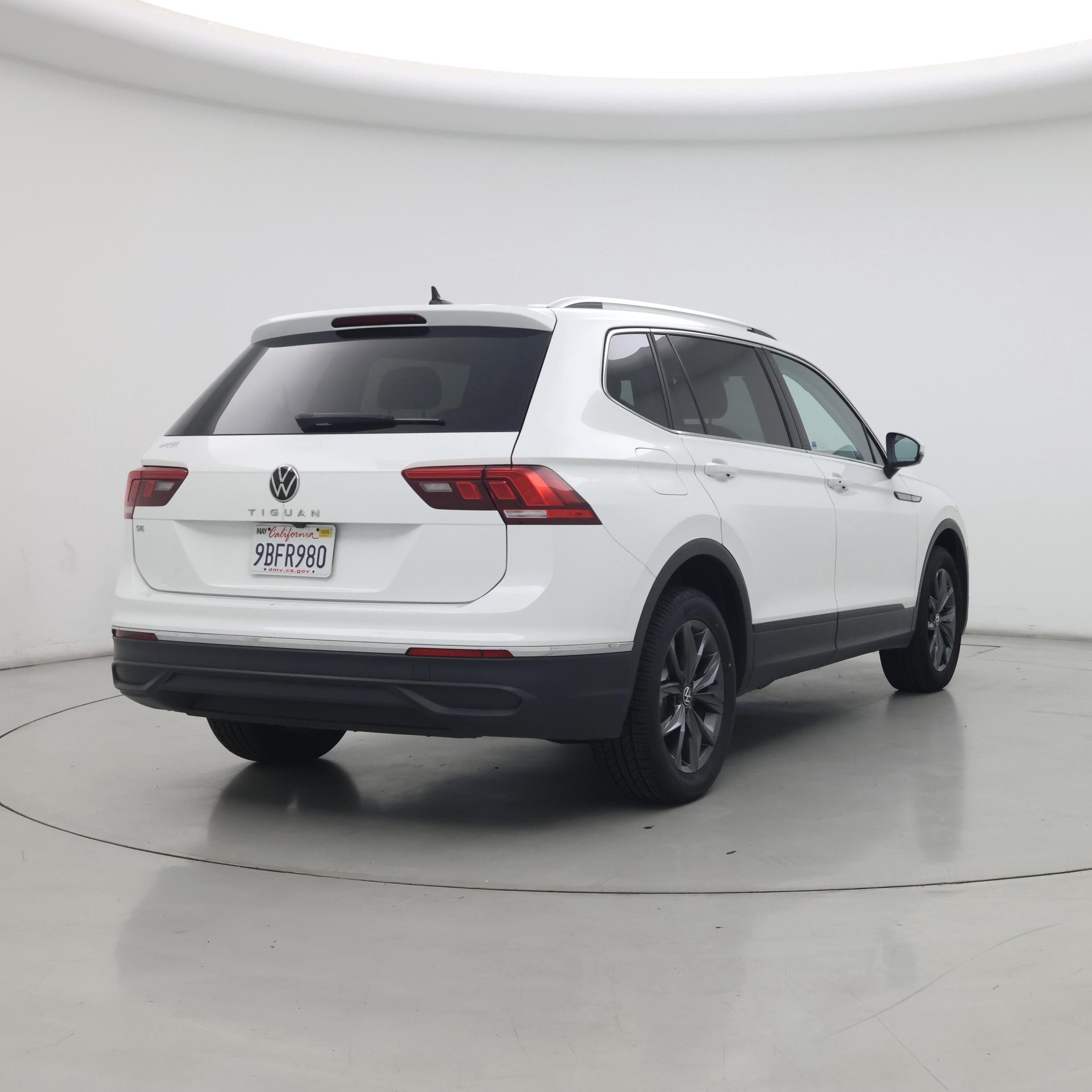 Thumbnail: 2022 Volkswagen Tiguan - 8
