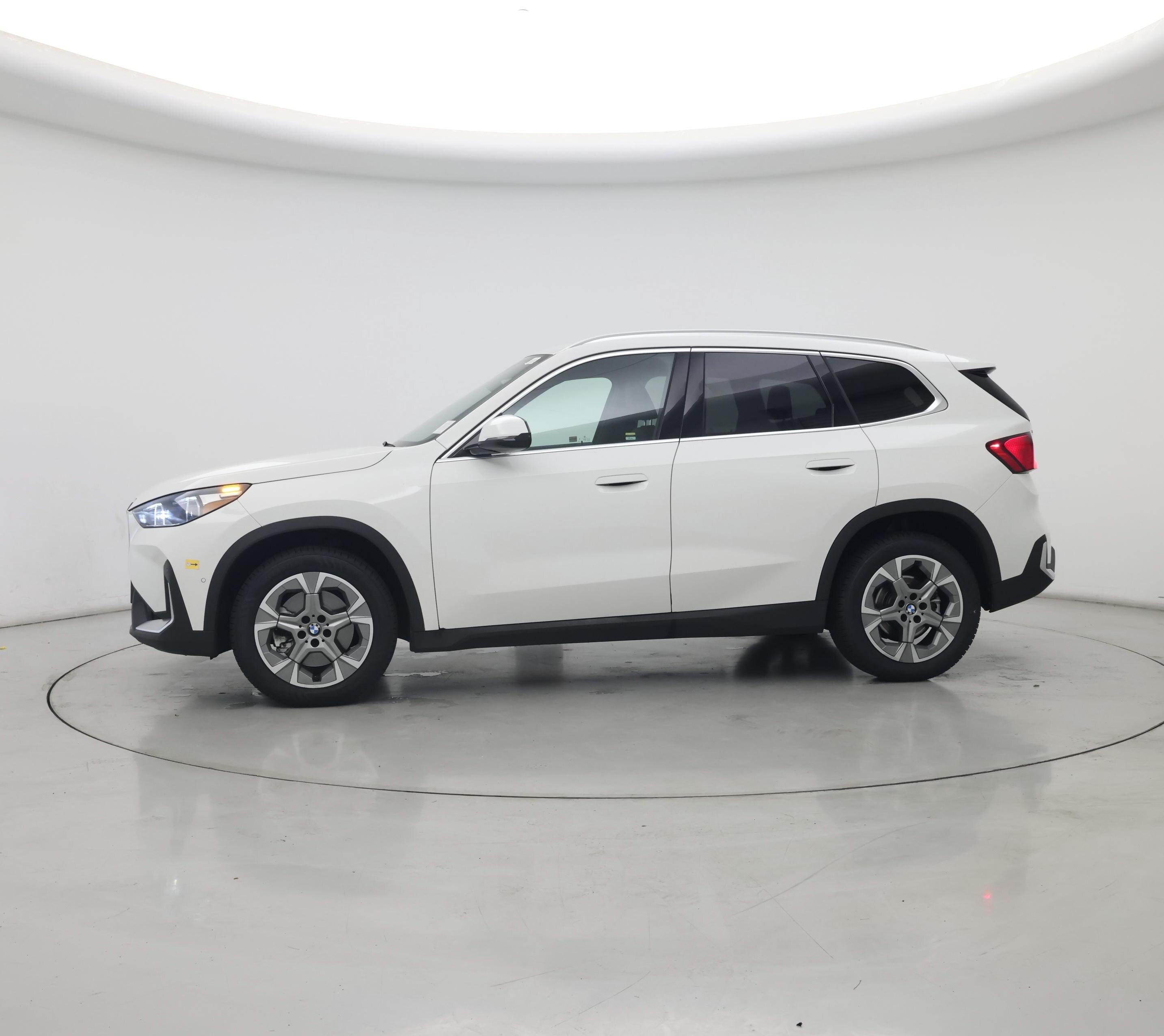 Thumbnail: 2023 BMW X1 - 3