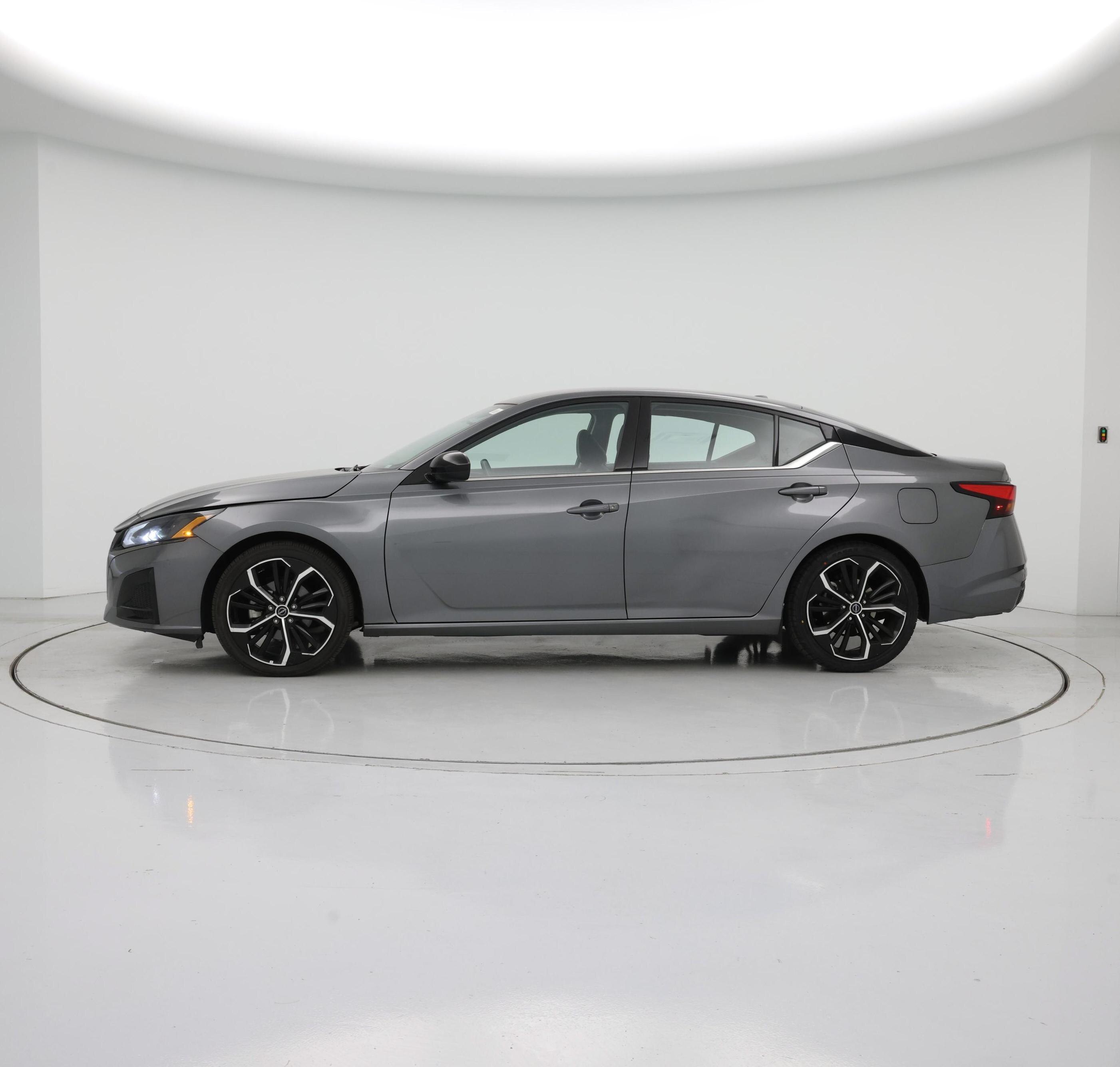 Thumbnail: 2023 Nissan Altima - 3