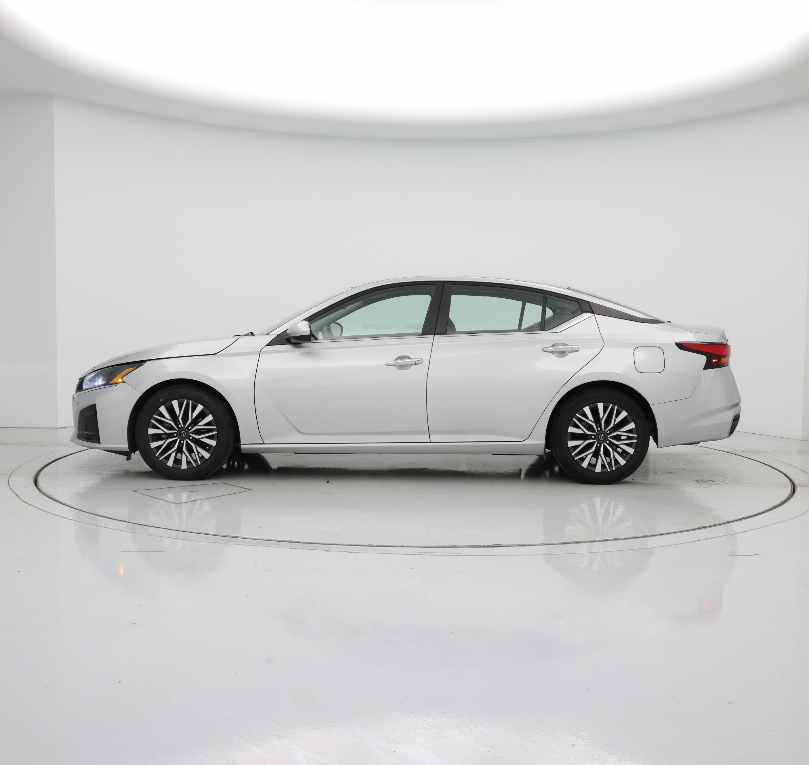 Thumbnail: 2023 Nissan Altima - 3