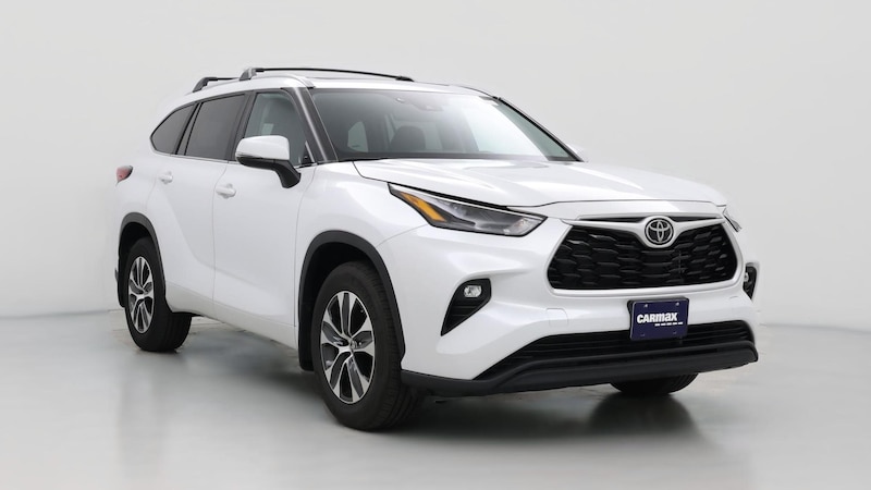 2023 Toyota Highlander XLE Hero Image