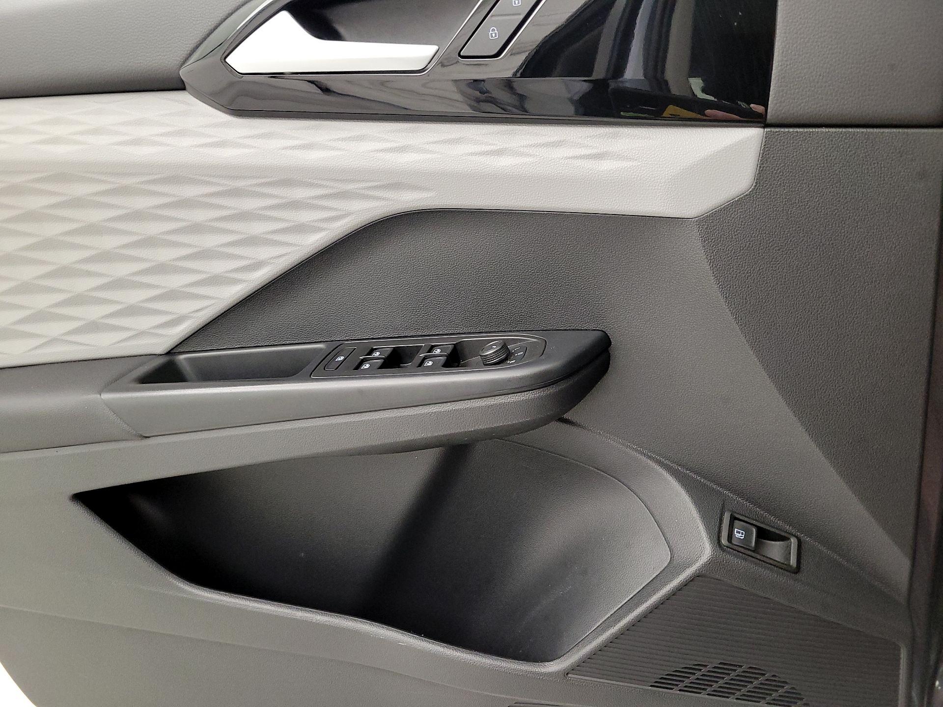 Thumbnail: 2022 Volkswagen Taos - 12