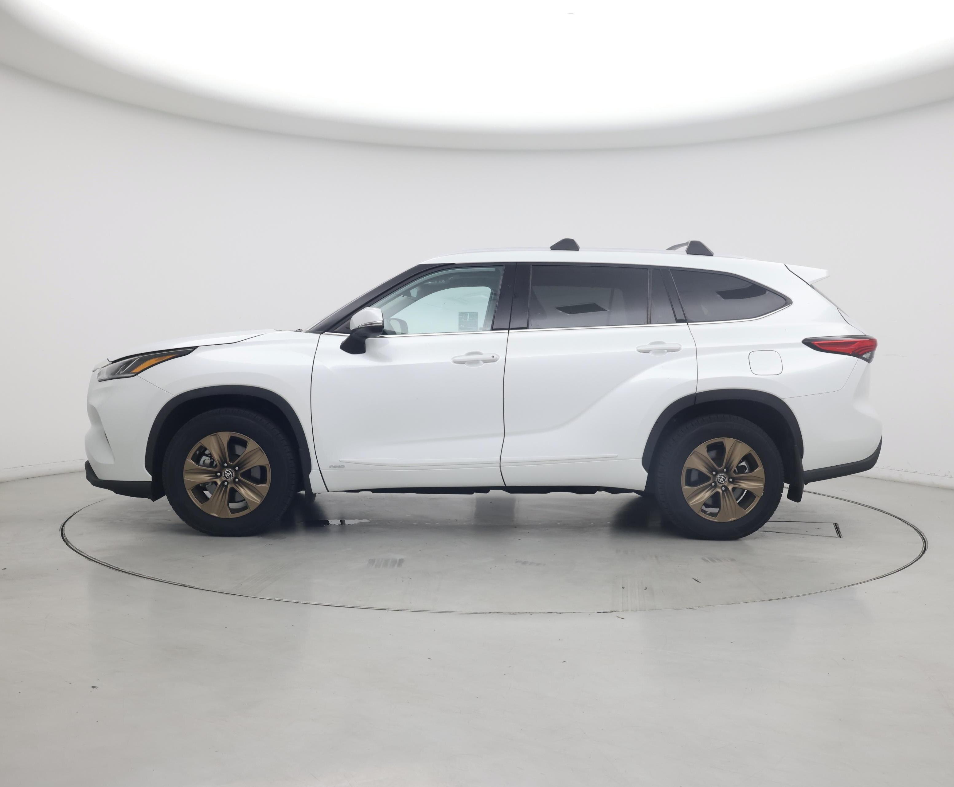 Thumbnail: 2022 Toyota Highlander - 3