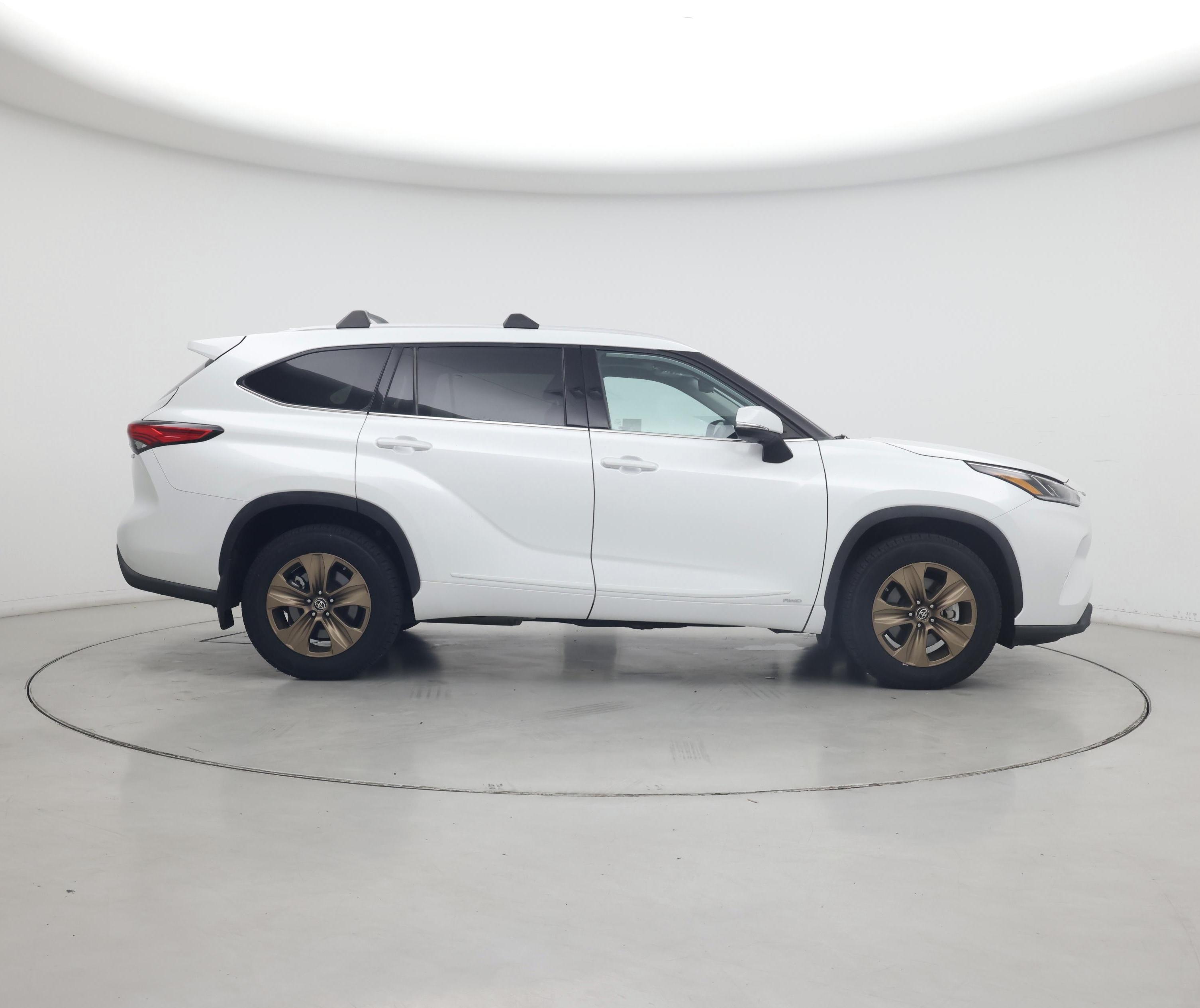 Thumbnail: 2022 Toyota Highlander - 7