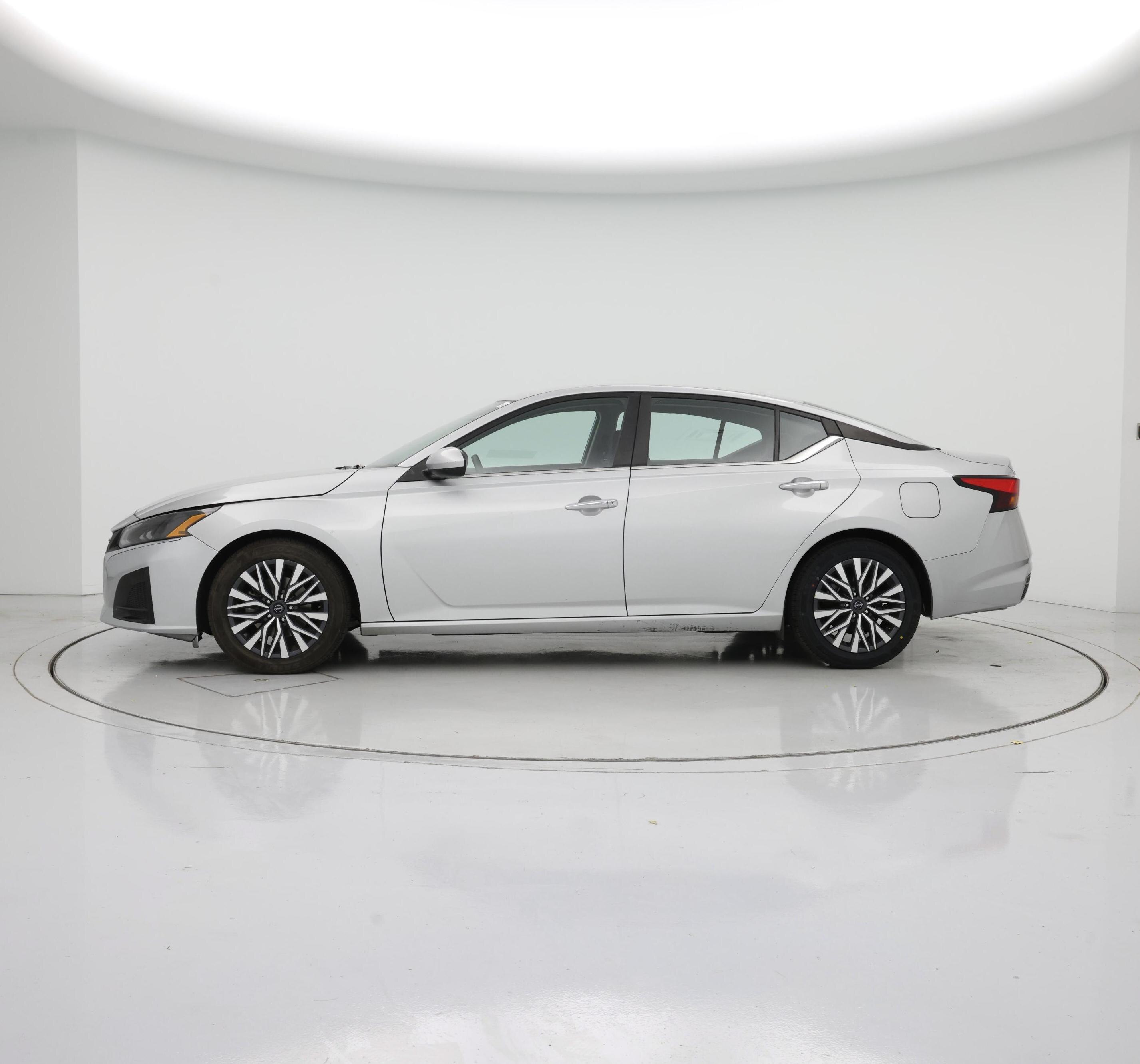 Thumbnail: 2023 Nissan Altima - 3