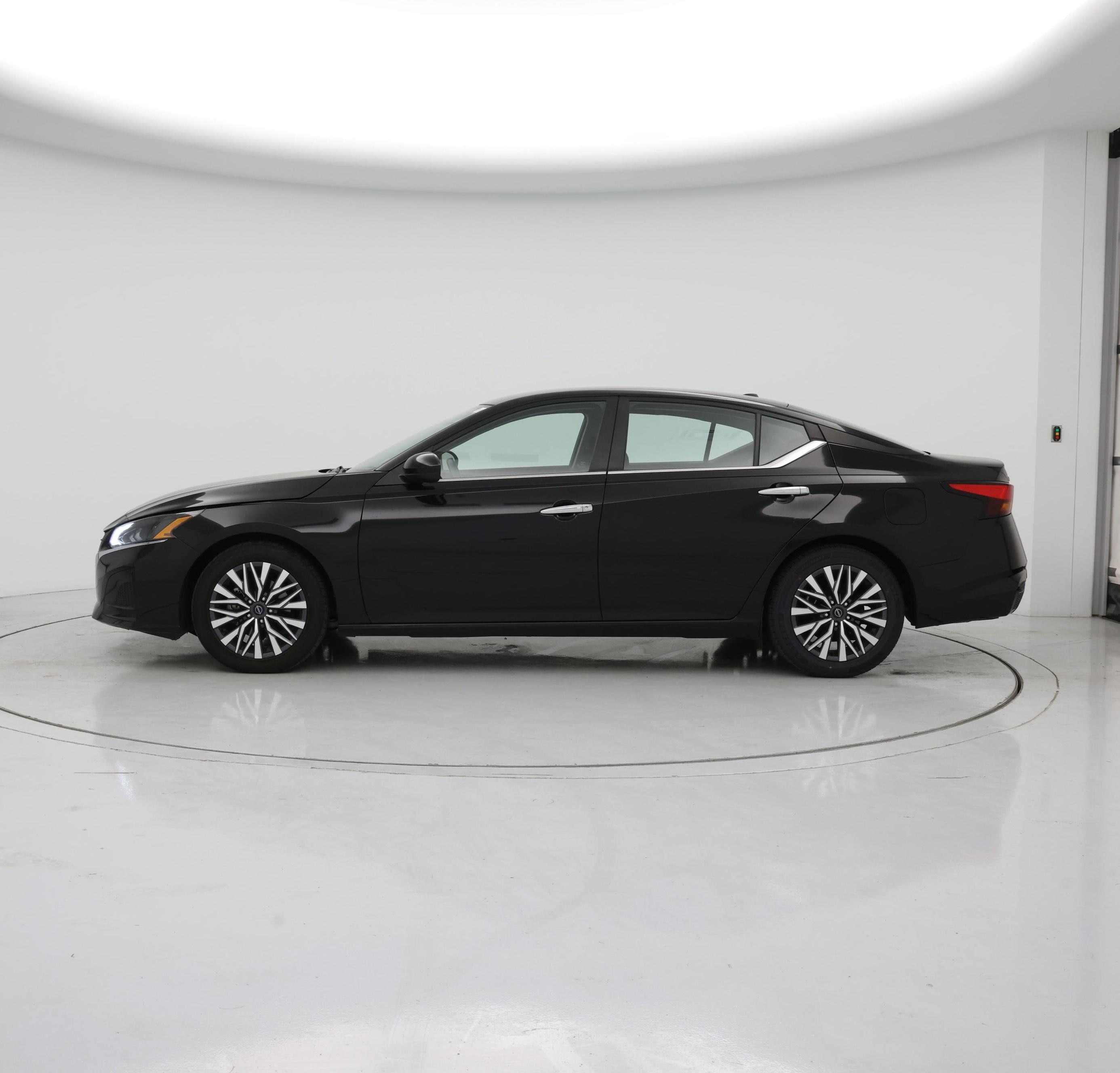 Thumbnail: 2023 Nissan Altima - 3