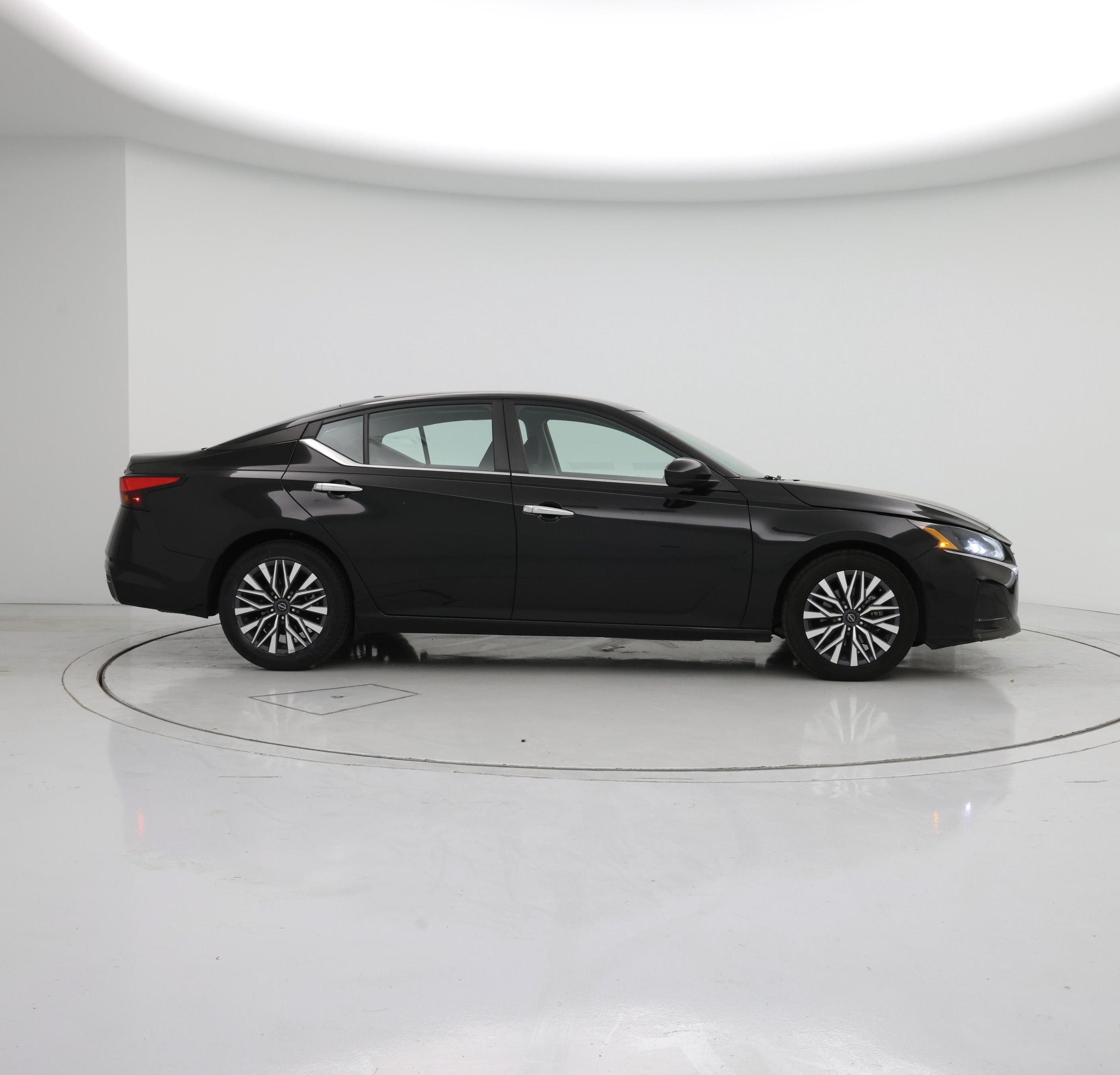 Thumbnail: 2023 Nissan Altima - 7
