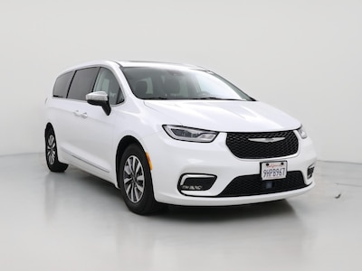 White 2023 Chrysler Pacifica Hybrid Limited