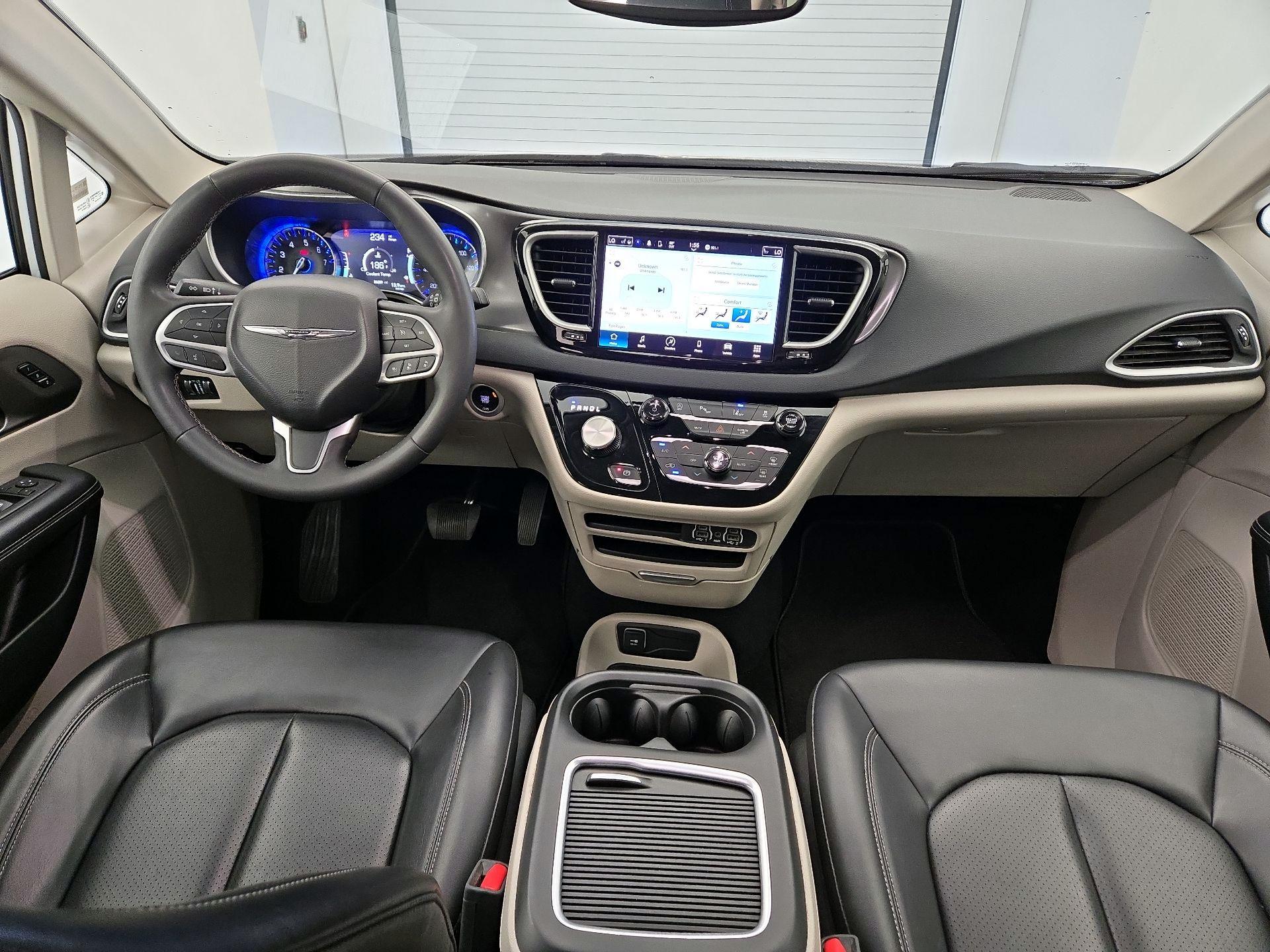 Thumbnail: 2023 Chrysler Pacifica - 9