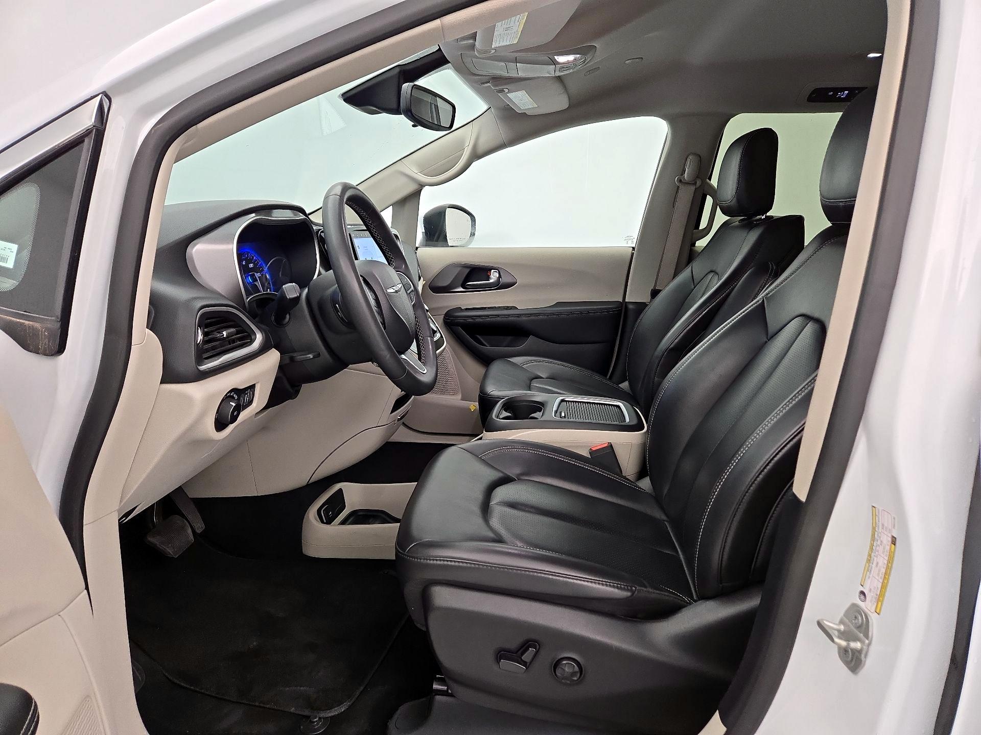Thumbnail: 2023 Chrysler Pacifica - 11