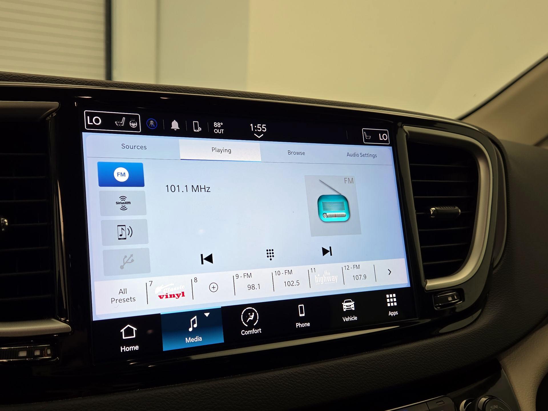 Thumbnail: 2023 Chrysler Pacifica - 15