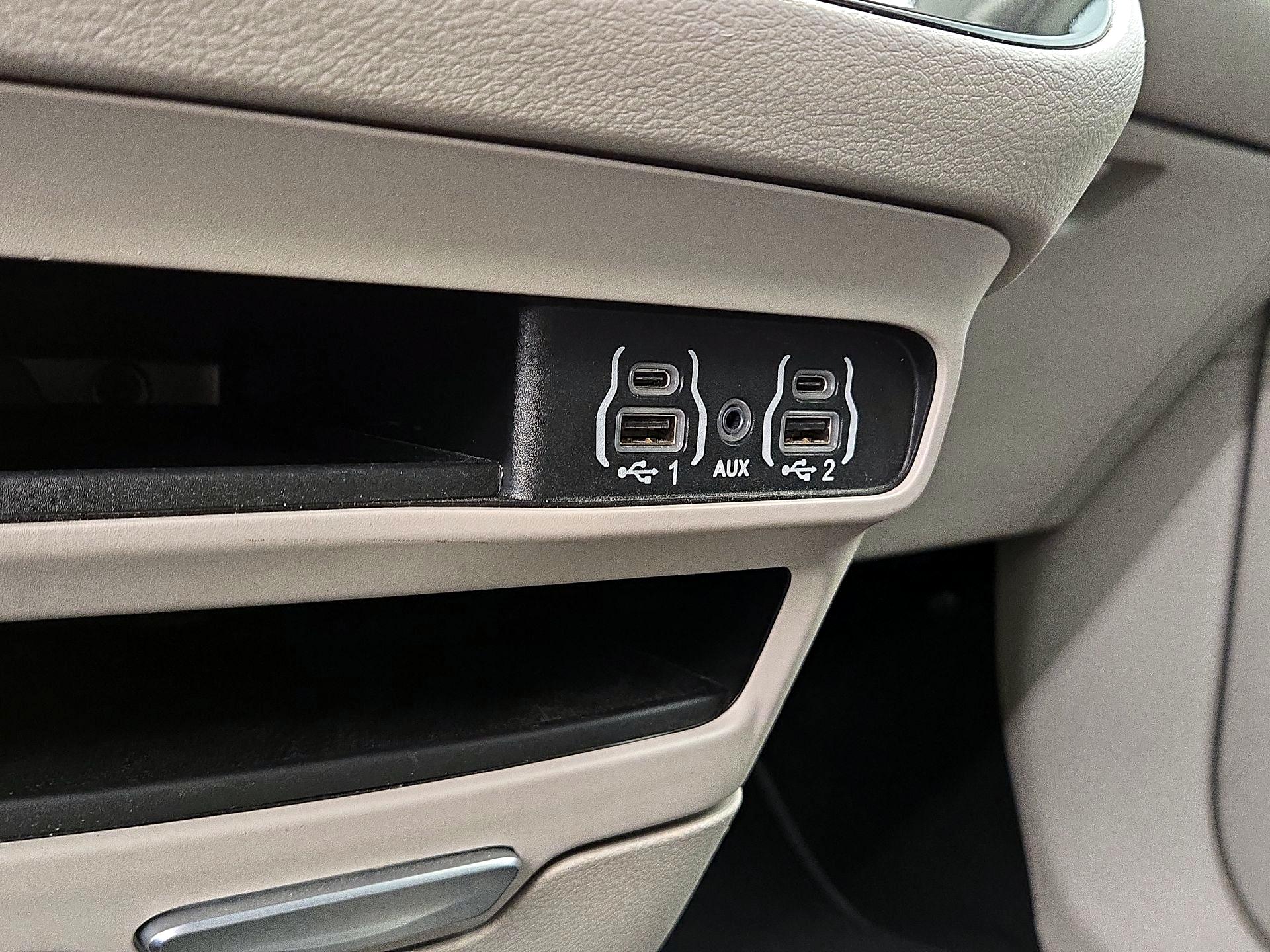 Thumbnail: 2023 Chrysler Pacifica - 18