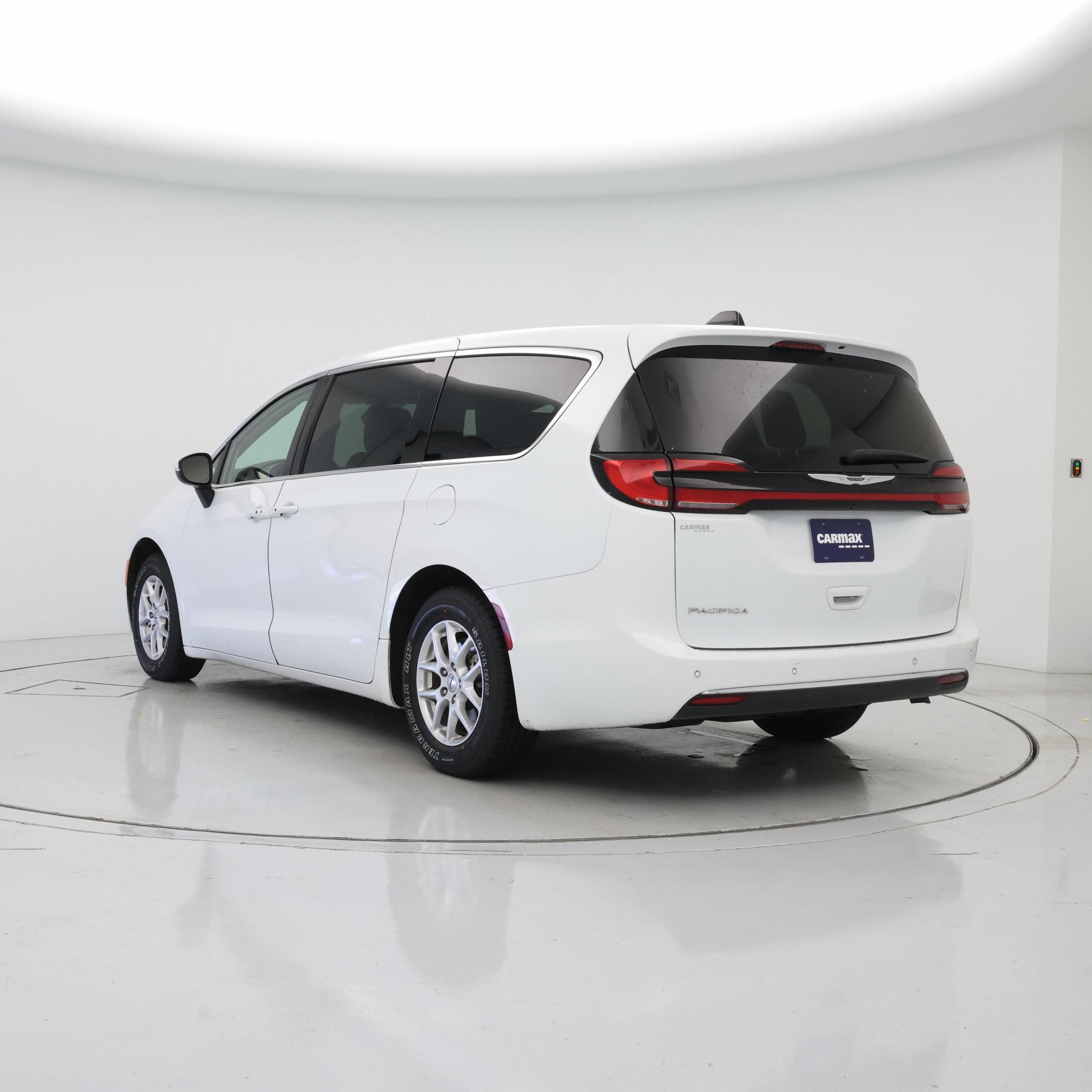 Thumbnail: 2023 Chrysler Pacifica - 2