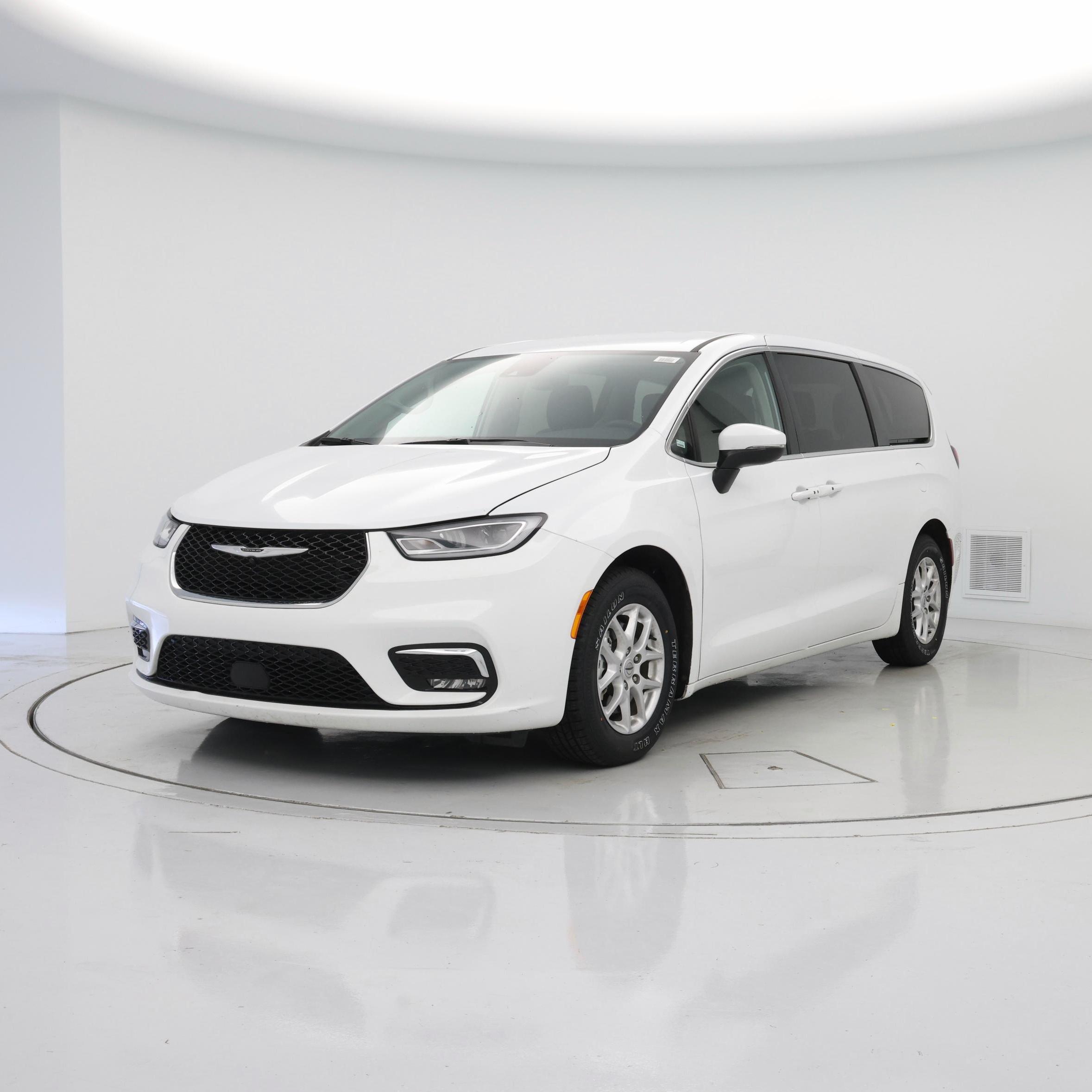 Thumbnail: 2023 Chrysler Pacifica - 4