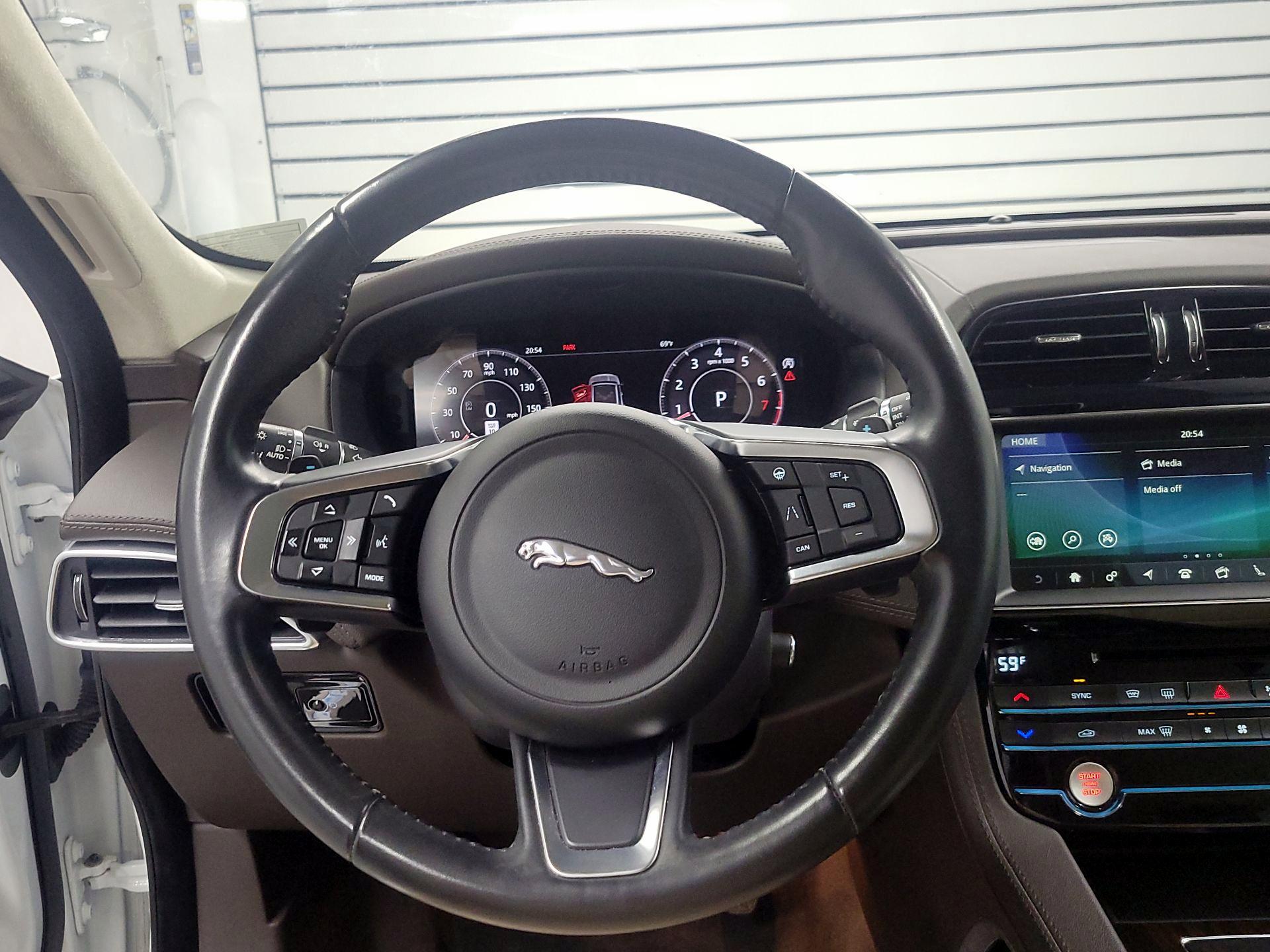 Thumbnail: 2020 Jaguar F-Pace - 10