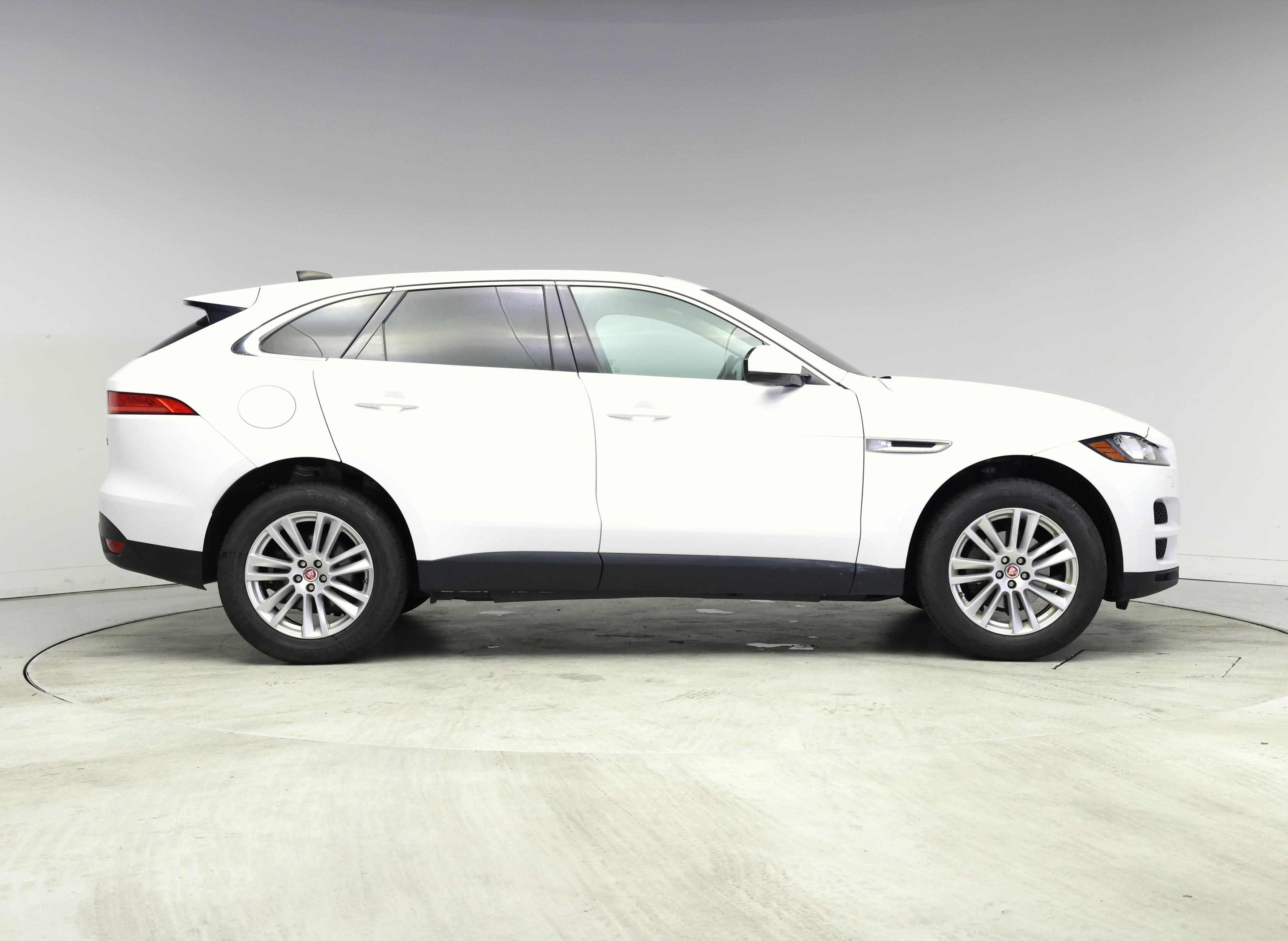 Thumbnail: 2020 Jaguar F-Pace - 7