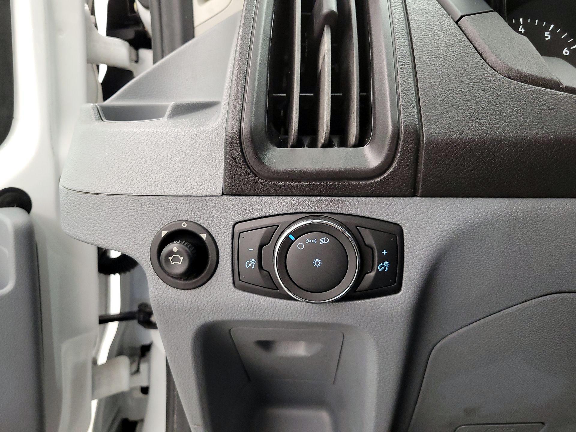 Thumbnail: 2018 Ford Transit Series - 13